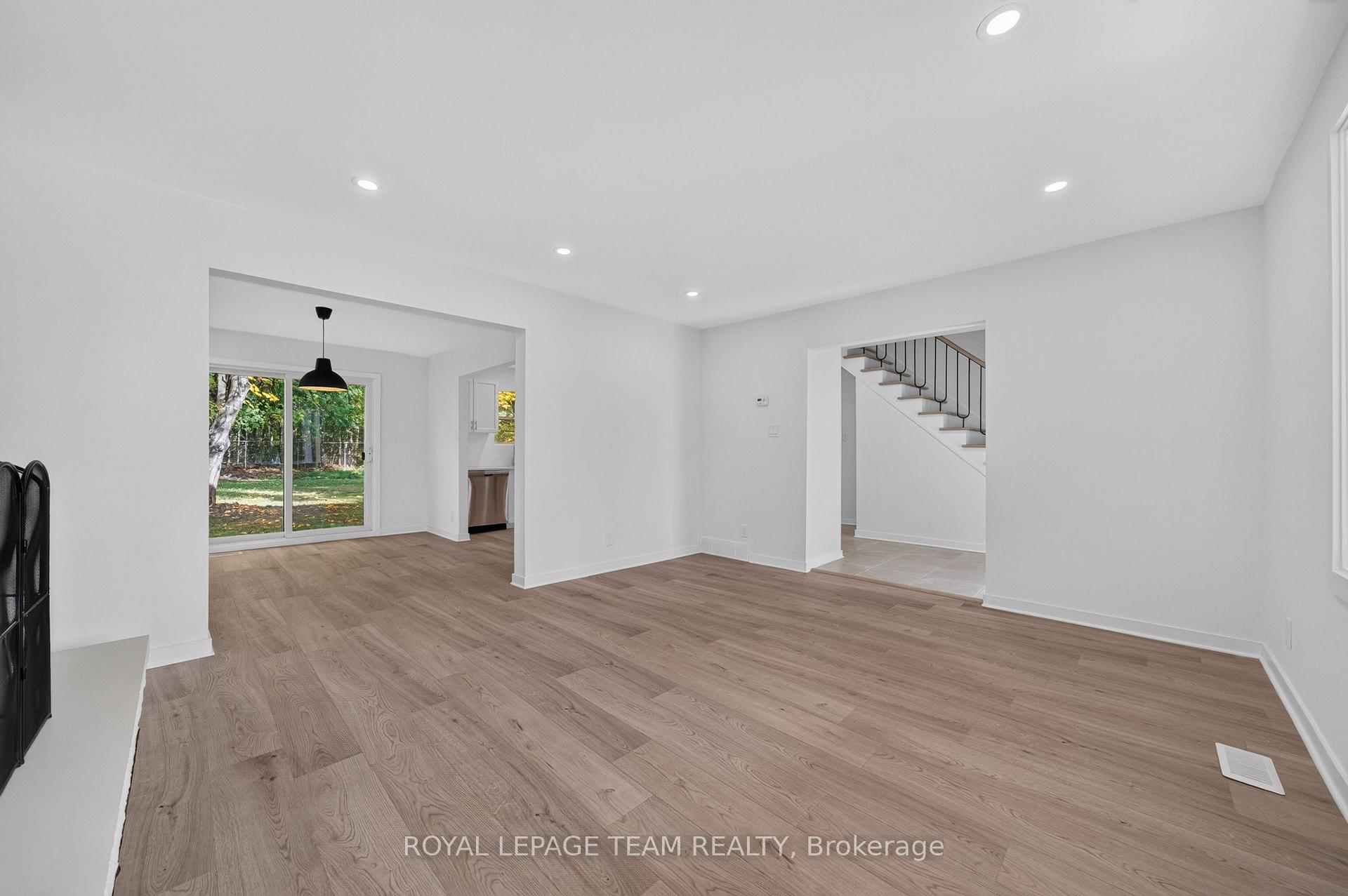 Photo 27 of 120 Glenncastle Drive, Ottawa, Carp — HOMEH