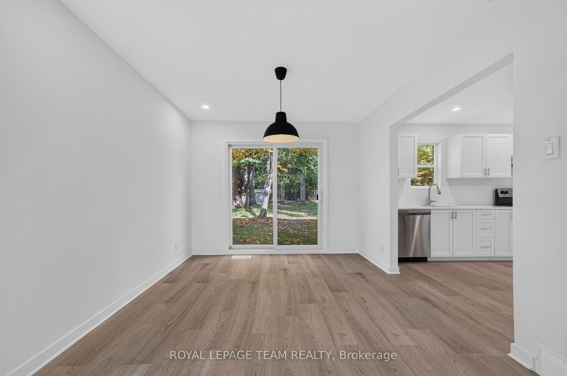 Photo 28 of 120 Glenncastle Drive, Ottawa, Carp — HOMEH