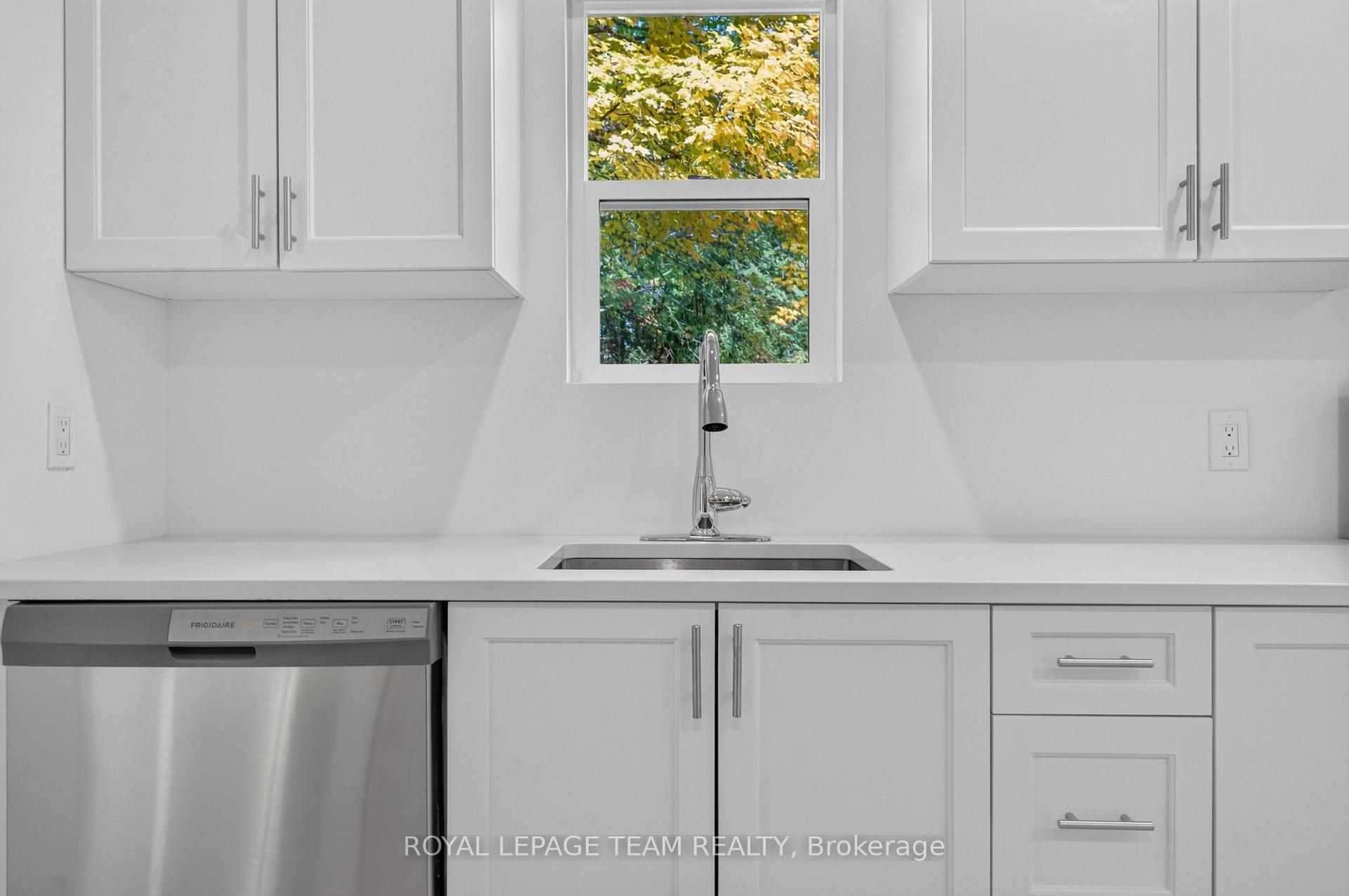 Photo 32 of 120 Glenncastle Drive, Ottawa, Carp — HOMEH