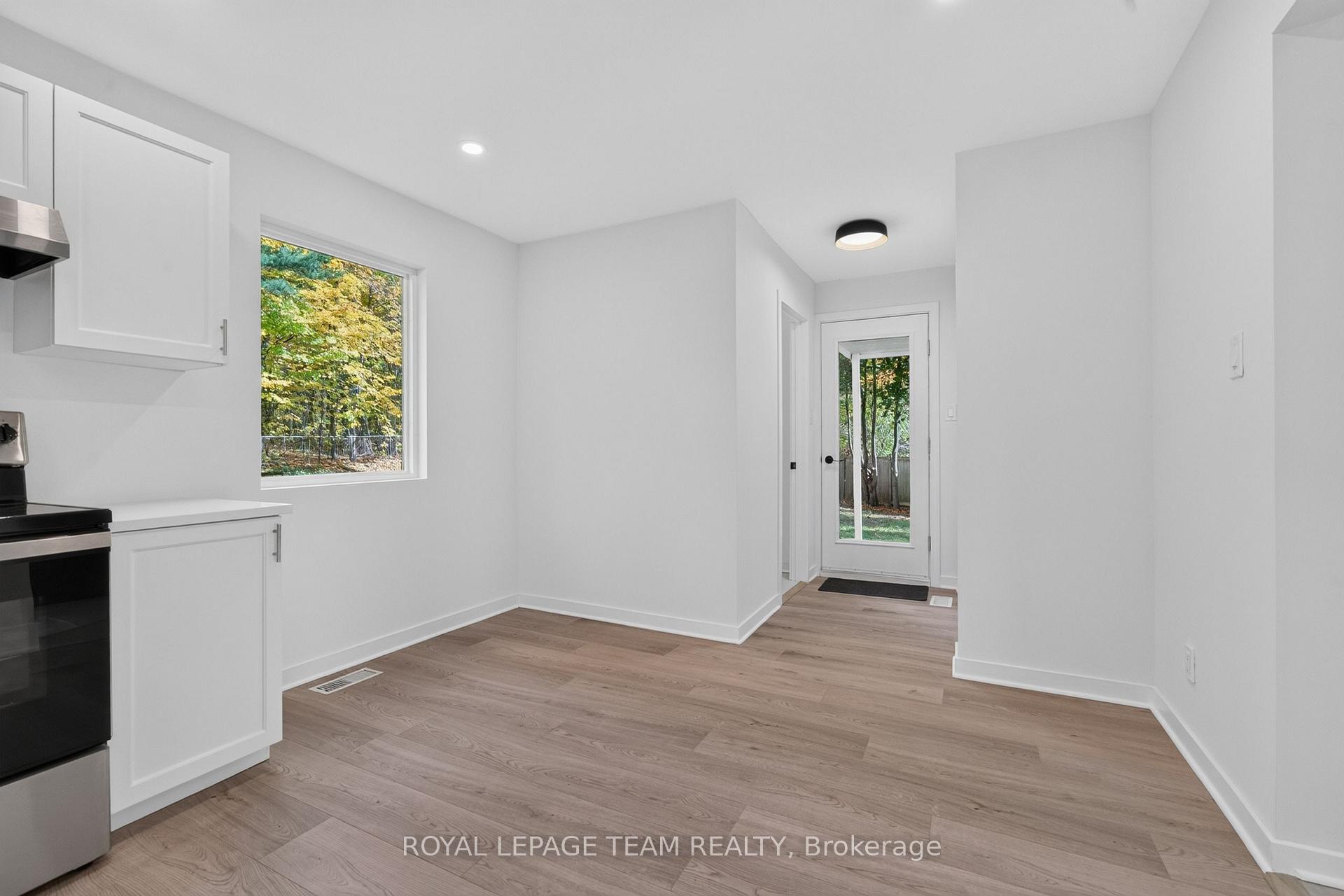 Photo 33 of 120 Glenncastle Drive, Ottawa, Carp — HOMEH