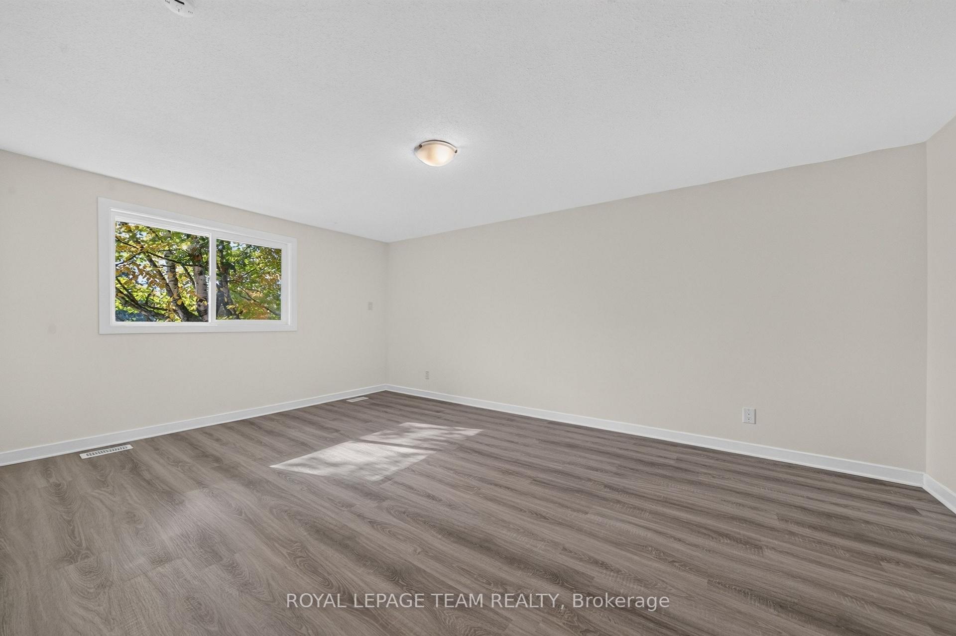 Photo 36 of 120 Glenncastle Drive, Ottawa, Carp — HOMEH
