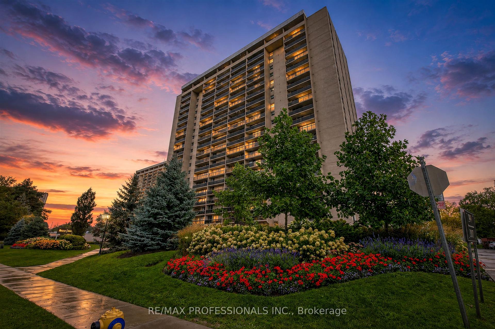 Photo 2 of Unit 502, 299 Mill Road, Etobicoke, Markland Wood — HOMEH