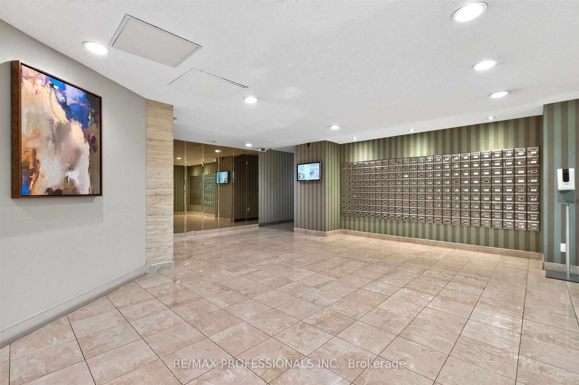 Photo 3 of Unit 502, 299 Mill Road, Etobicoke, Markland Wood — HOMEH
