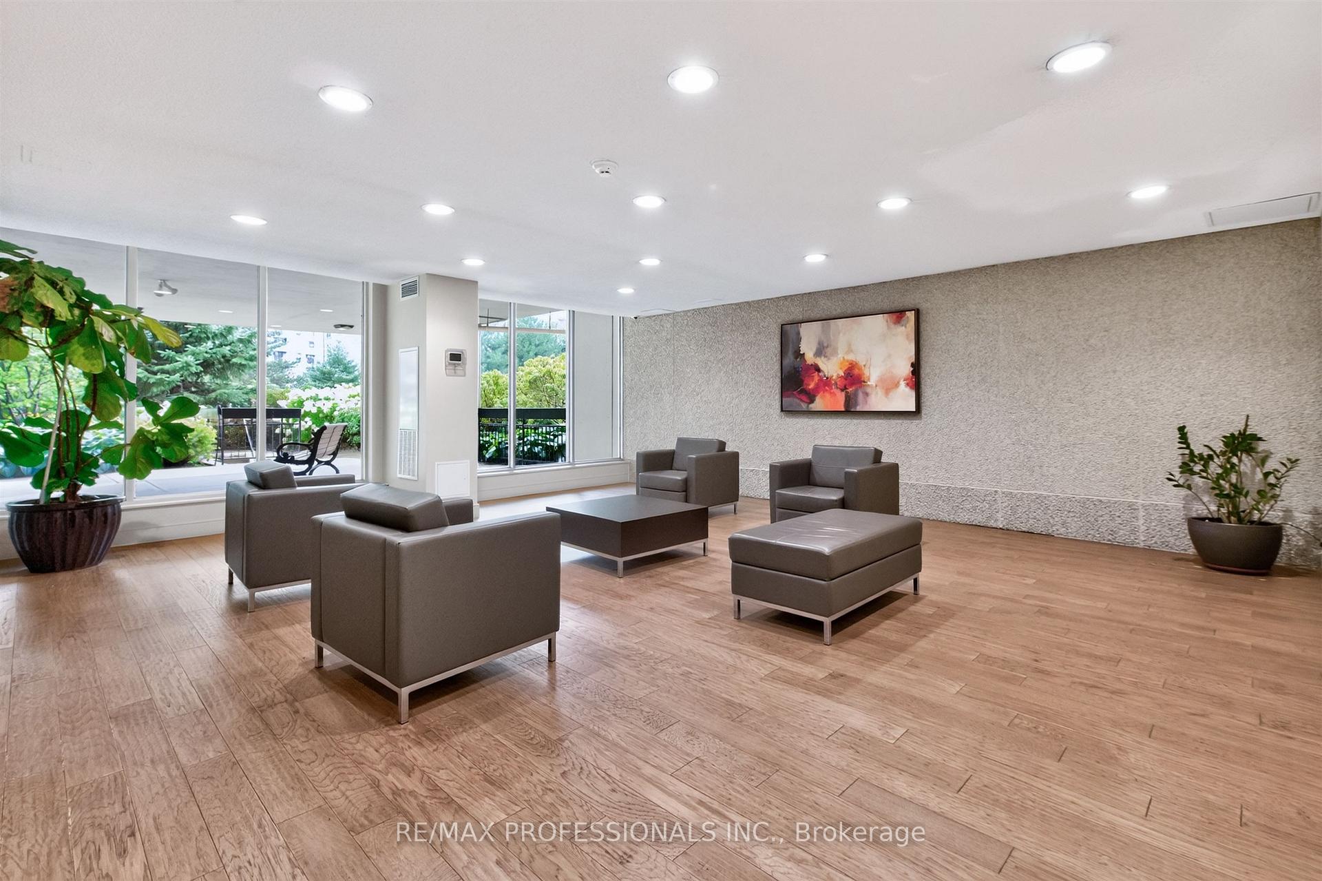 Photo 4 of Unit 502, 299 Mill Road, Etobicoke, Markland Wood — HOMEH