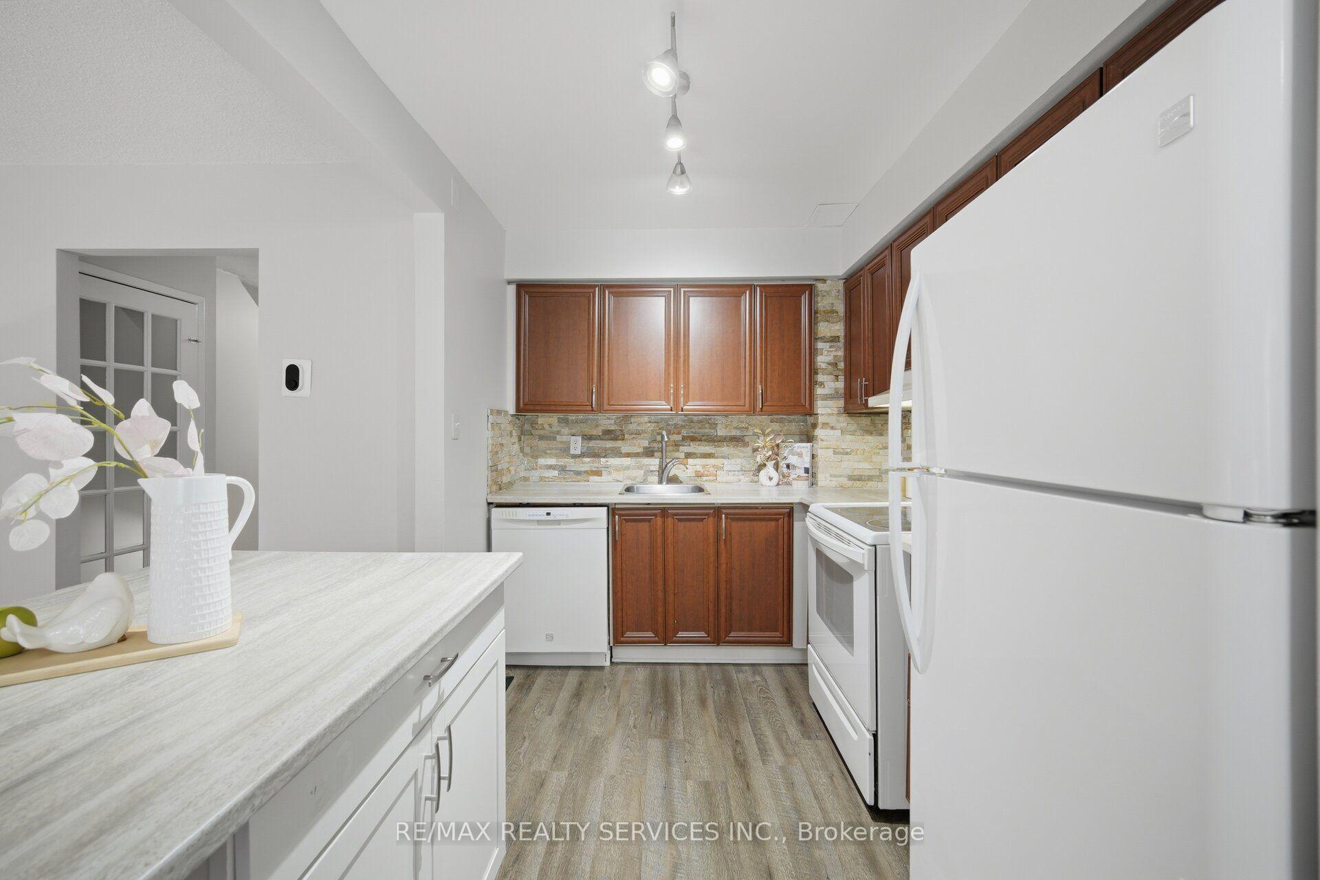 Photo 14 of Unit 42, 52 Adelaide Street, Barrie, Allandale — HOMEH