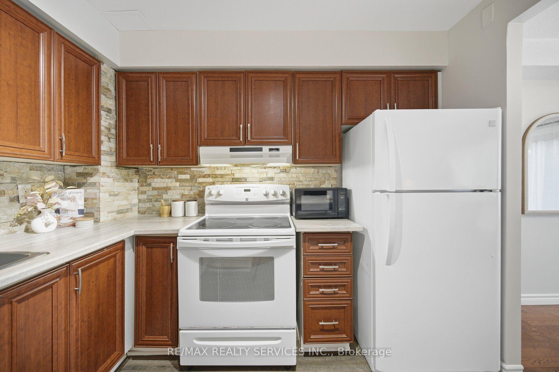 Photo 16 of Unit 42, 52 Adelaide Street, Barrie, Allandale — HOMEH