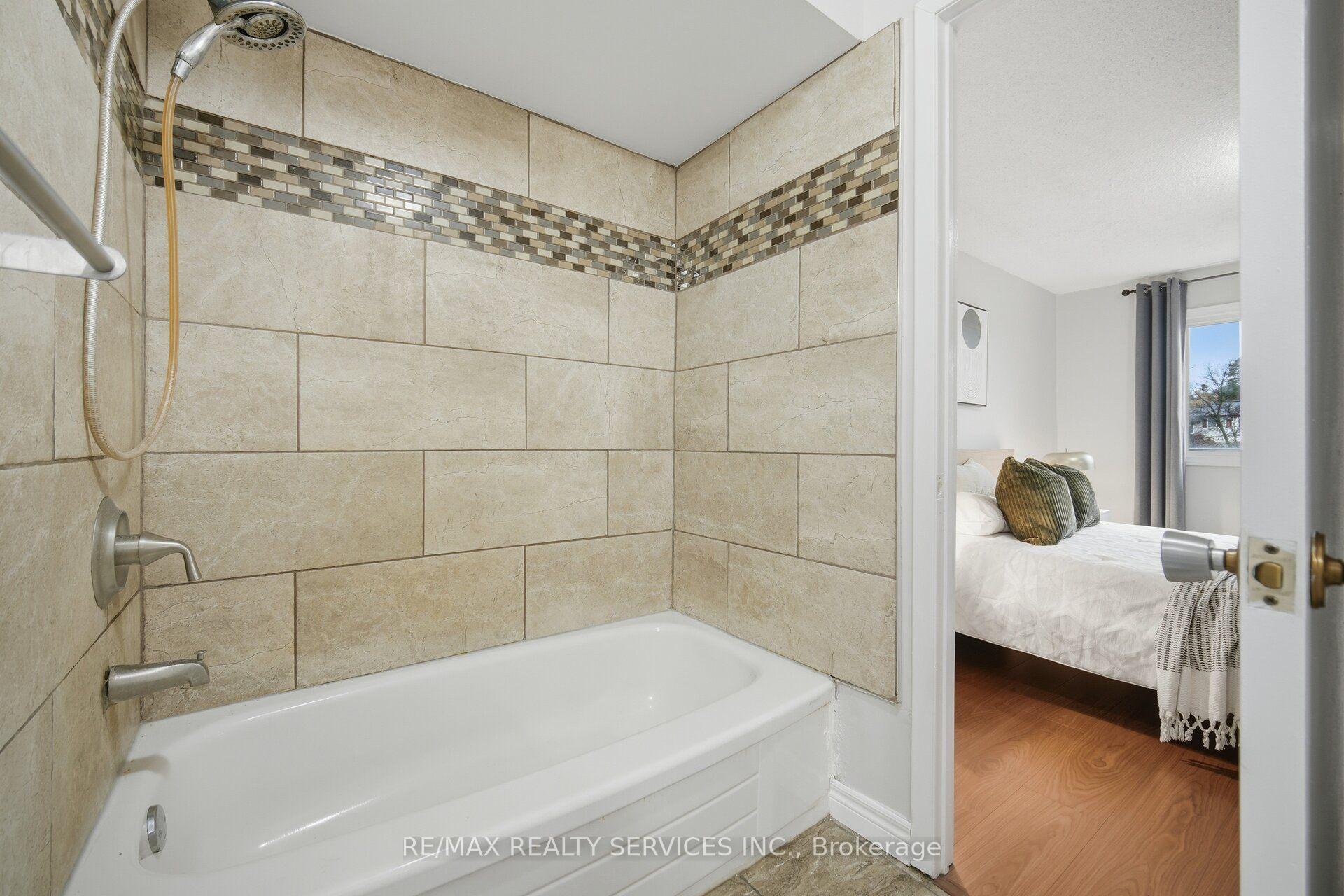 Photo 32 of Unit 42, 52 Adelaide Street, Barrie, Allandale — HOMEH