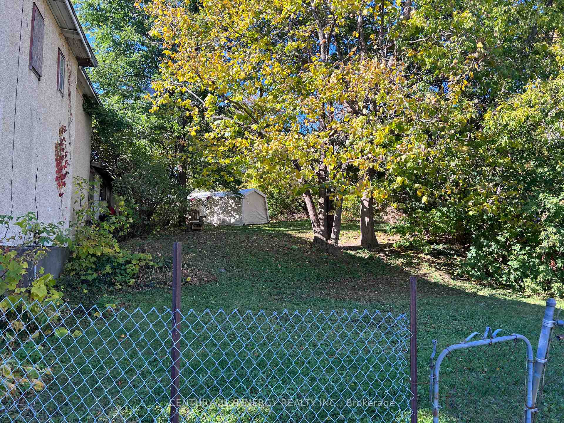 Photo 2 of 52 & 50 Stonehurst Avenue W, Ottawa, Mechanicsville — HOMEH