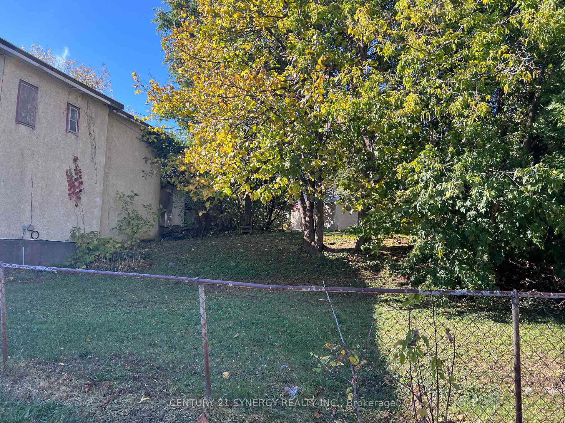 Photo 3 of 52 & 50 Stonehurst Avenue W, Ottawa, Mechanicsville — HOMEH