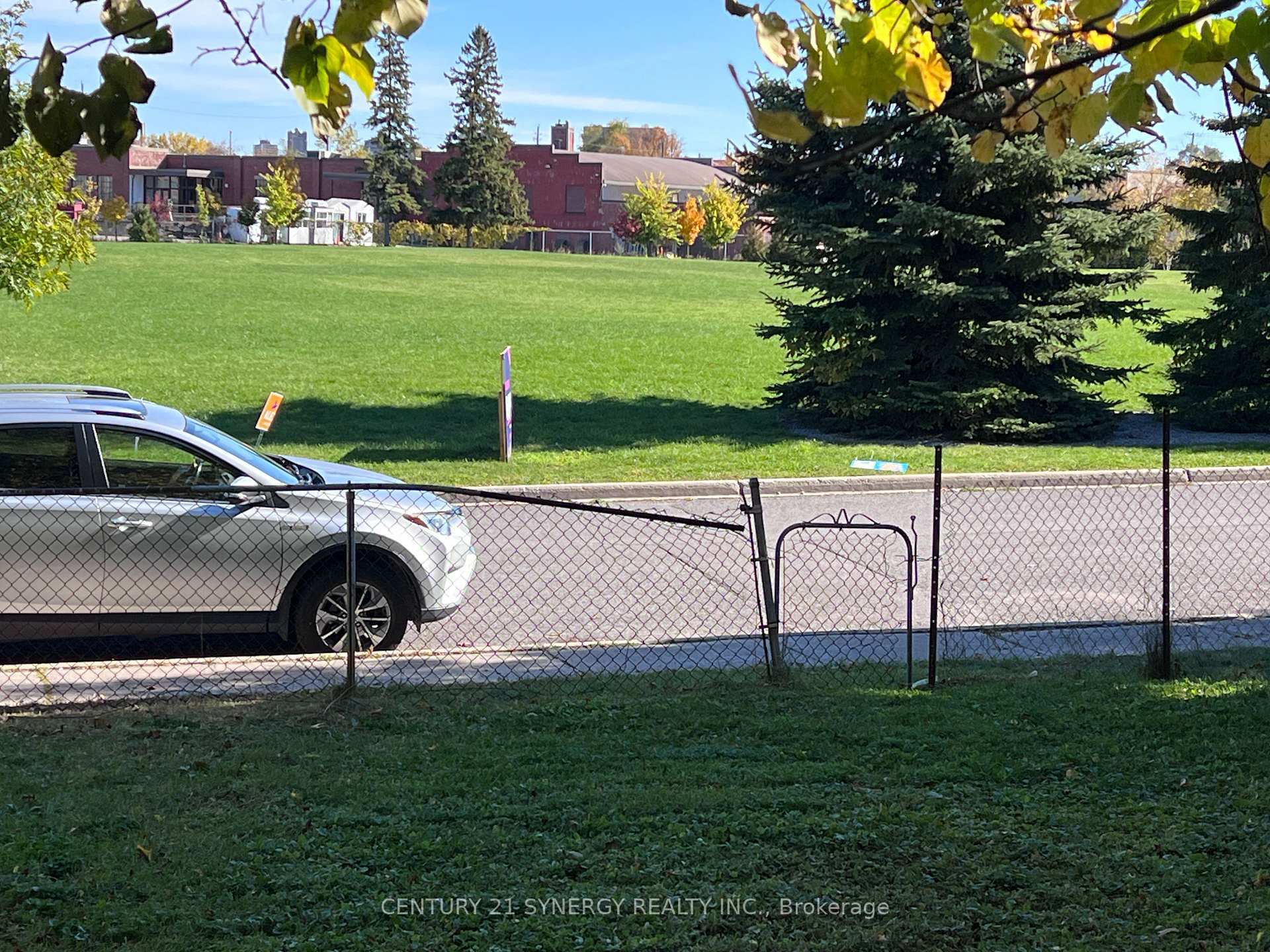 Photo 11 of 52 & 50 Stonehurst Avenue W, Ottawa, Mechanicsville — HOMEH