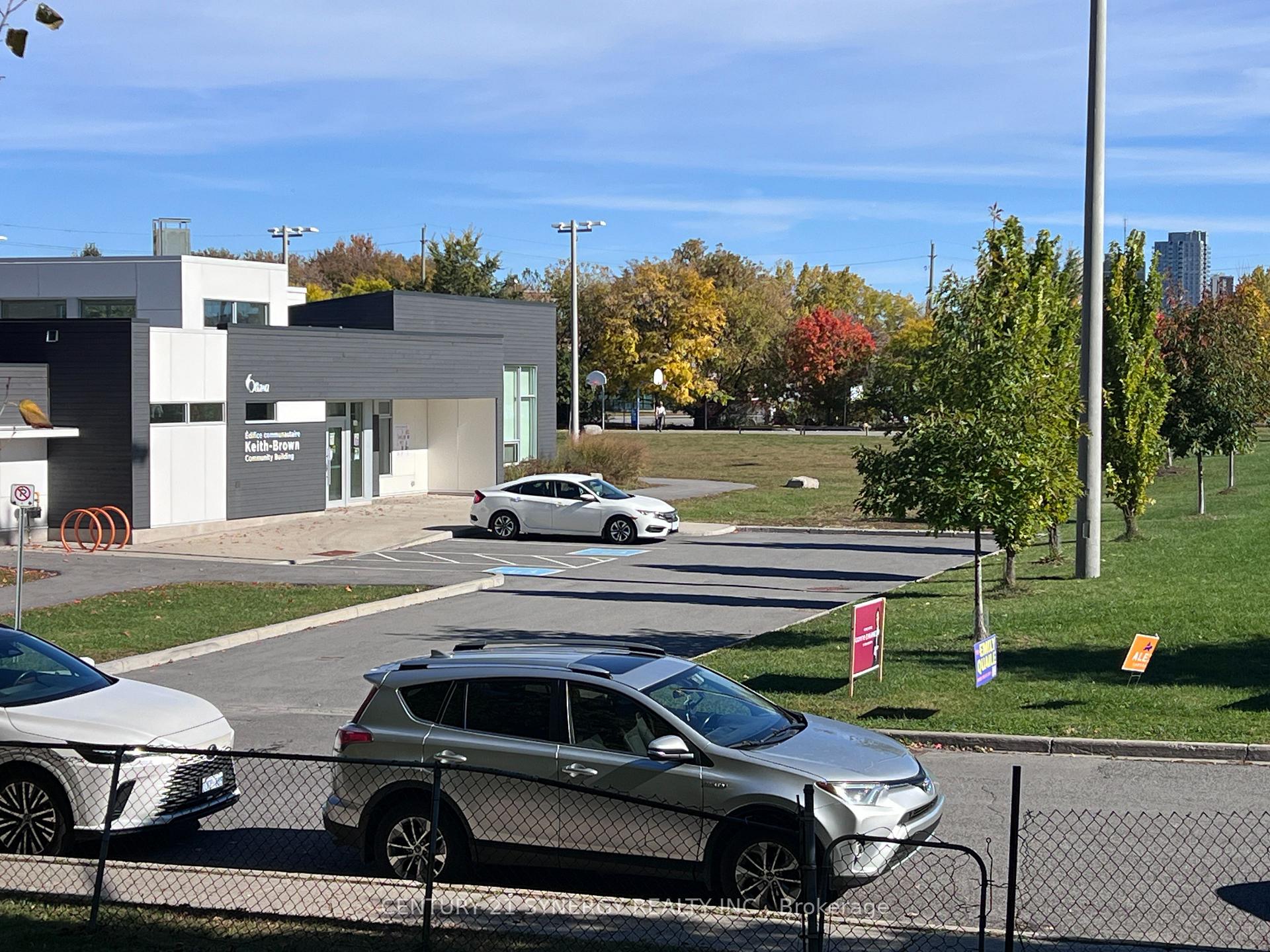 Photo 12 of 52 & 50 Stonehurst Avenue W, Ottawa, Mechanicsville — HOMEH