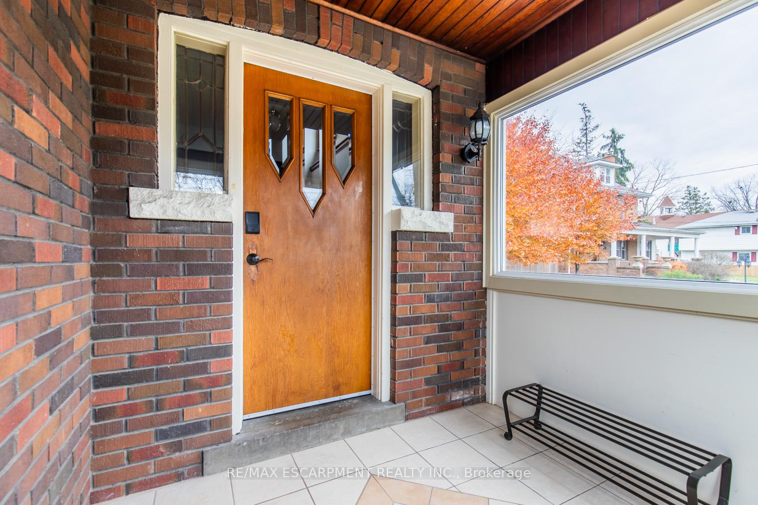 Photo 2 of 60 Lake Avenue Drive, Hamilton, Stoney Creek — HOMEH