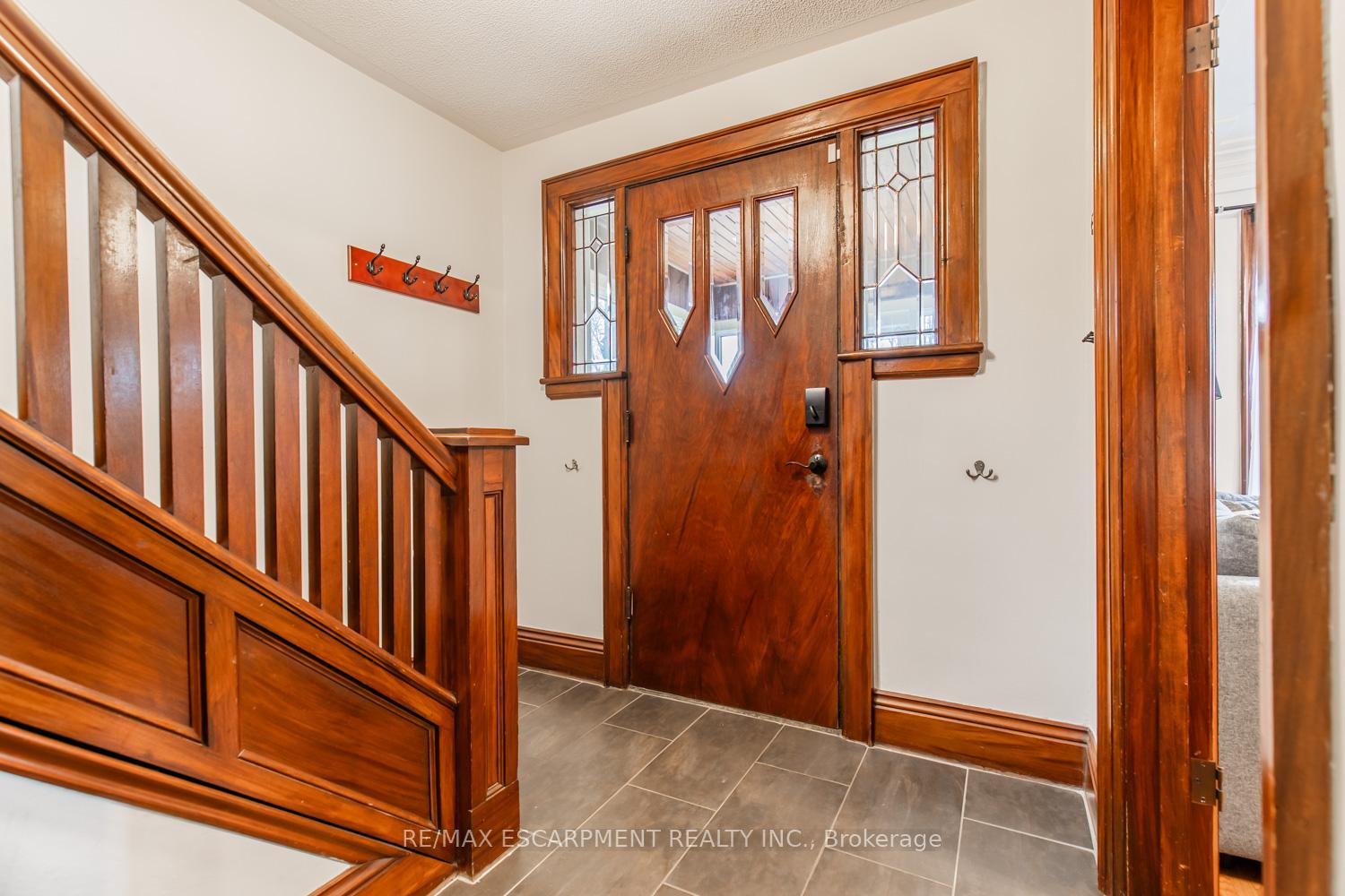 Photo 3 of 60 Lake Avenue Drive, Hamilton, Stoney Creek — HOMEH