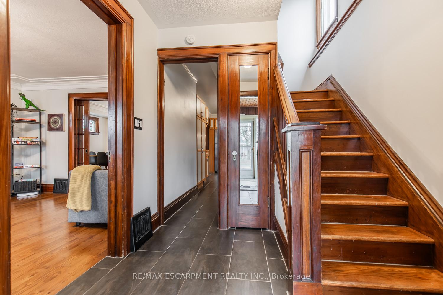 Photo 4 of 60 Lake Avenue Drive, Hamilton, Stoney Creek — HOMEH