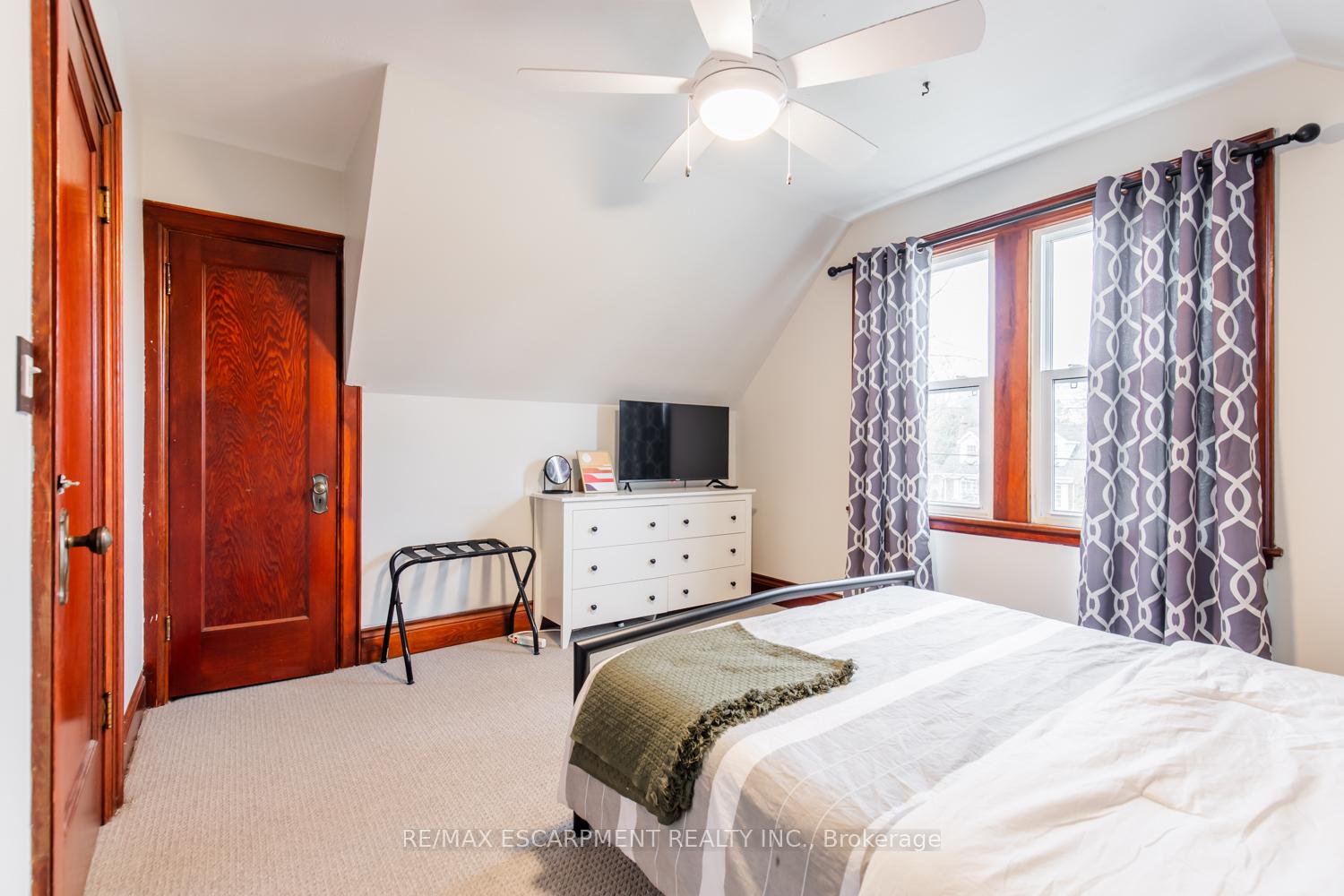 Photo 15 of 60 Lake Avenue Drive, Hamilton, Stoney Creek — HOMEH
