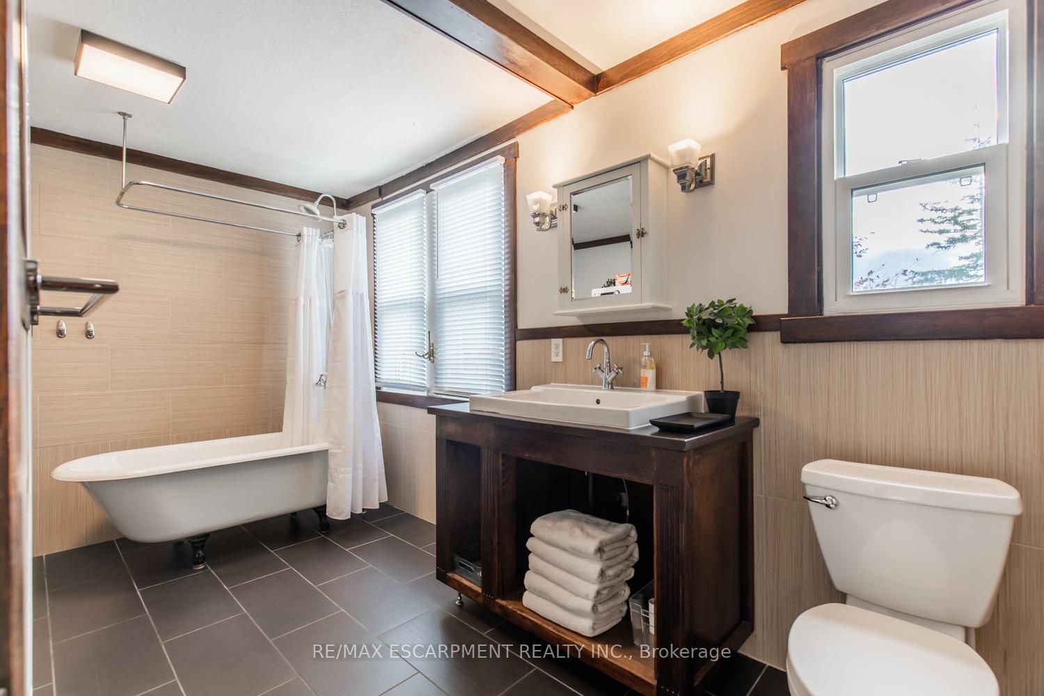 Photo 20 of 60 Lake Avenue Drive, Hamilton, Stoney Creek — HOMEH