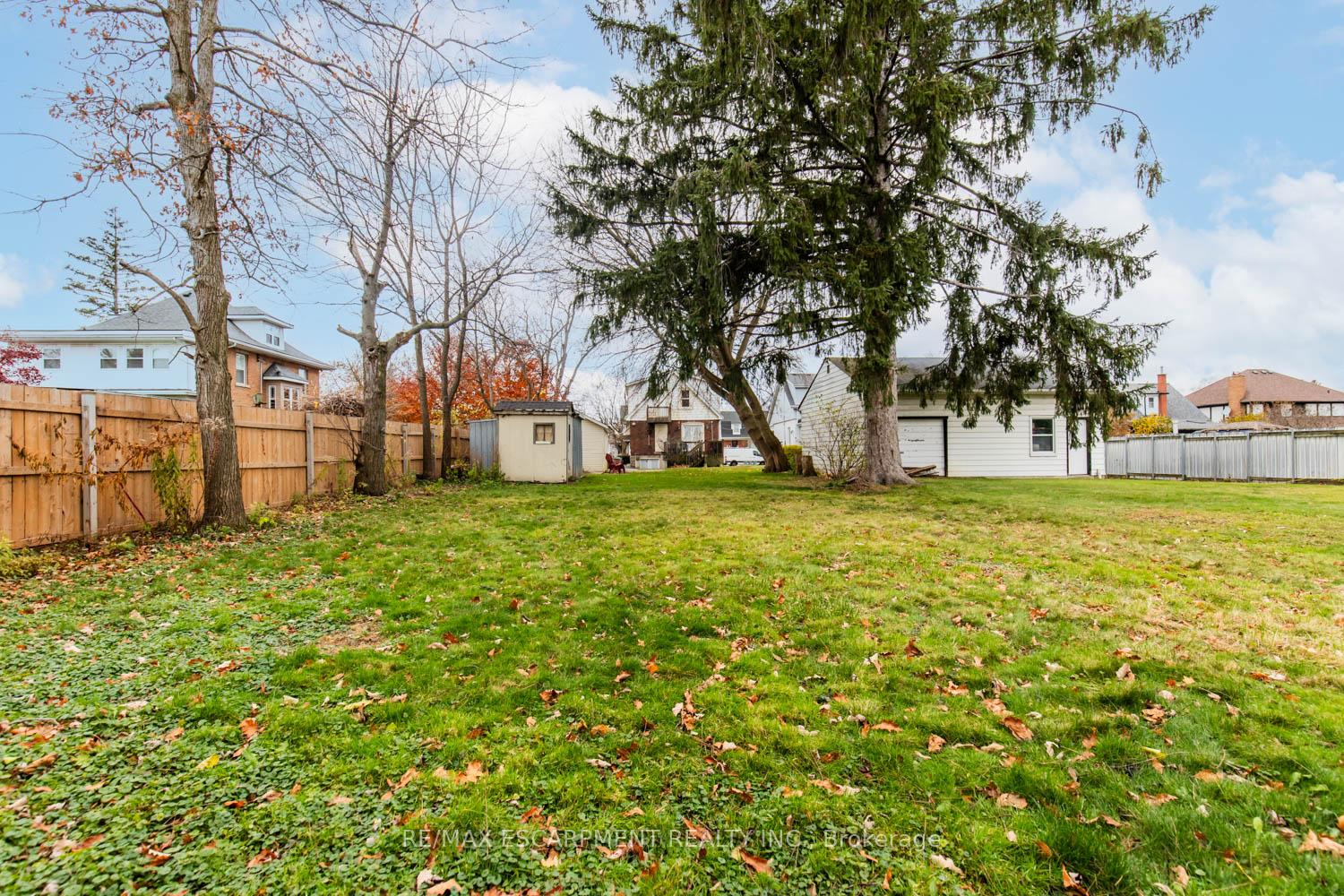 Photo 29 of 60 Lake Avenue Drive, Hamilton, Stoney Creek — HOMEH