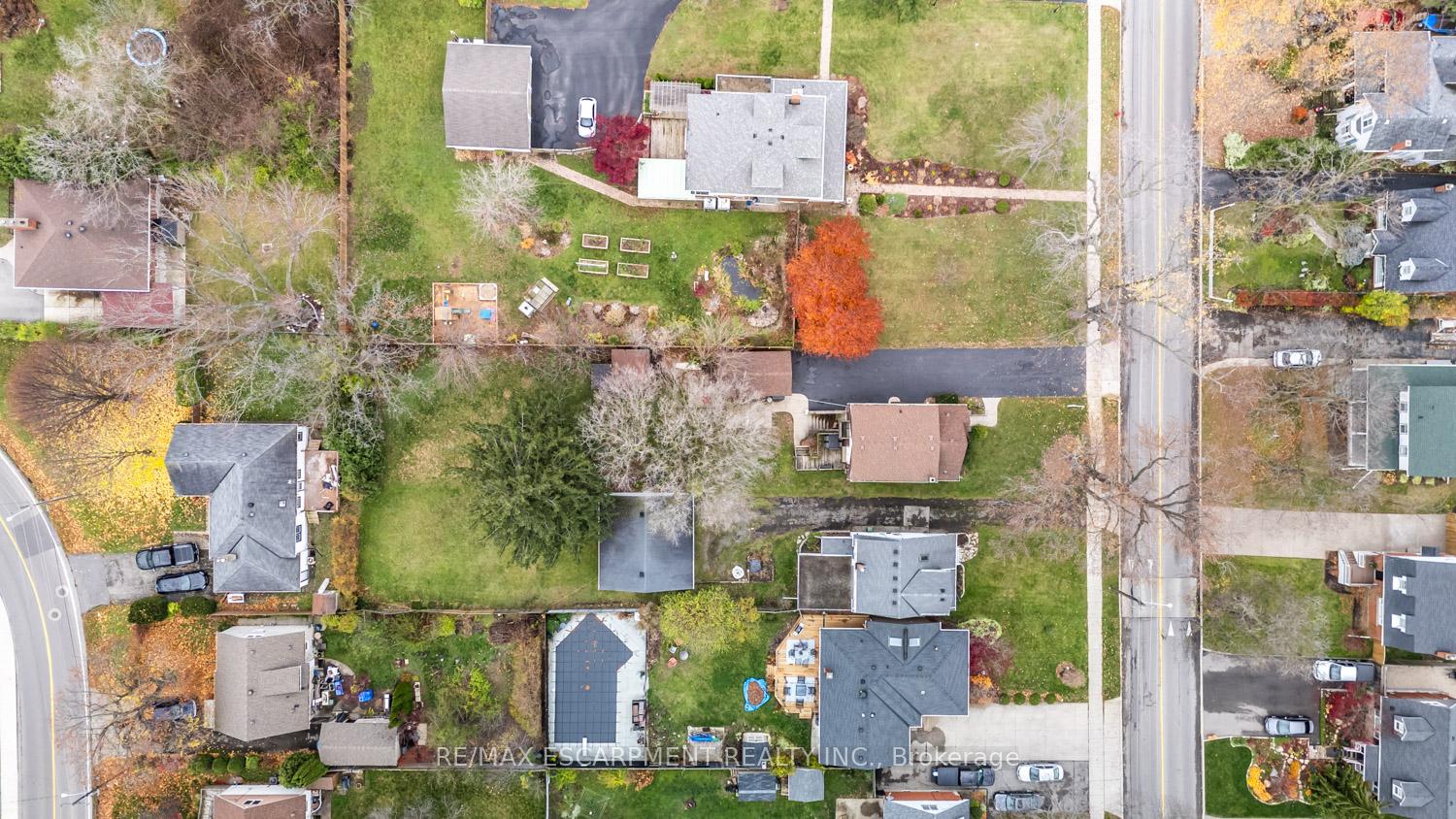Photo 33 of 60 Lake Avenue Drive, Hamilton, Stoney Creek — HOMEH