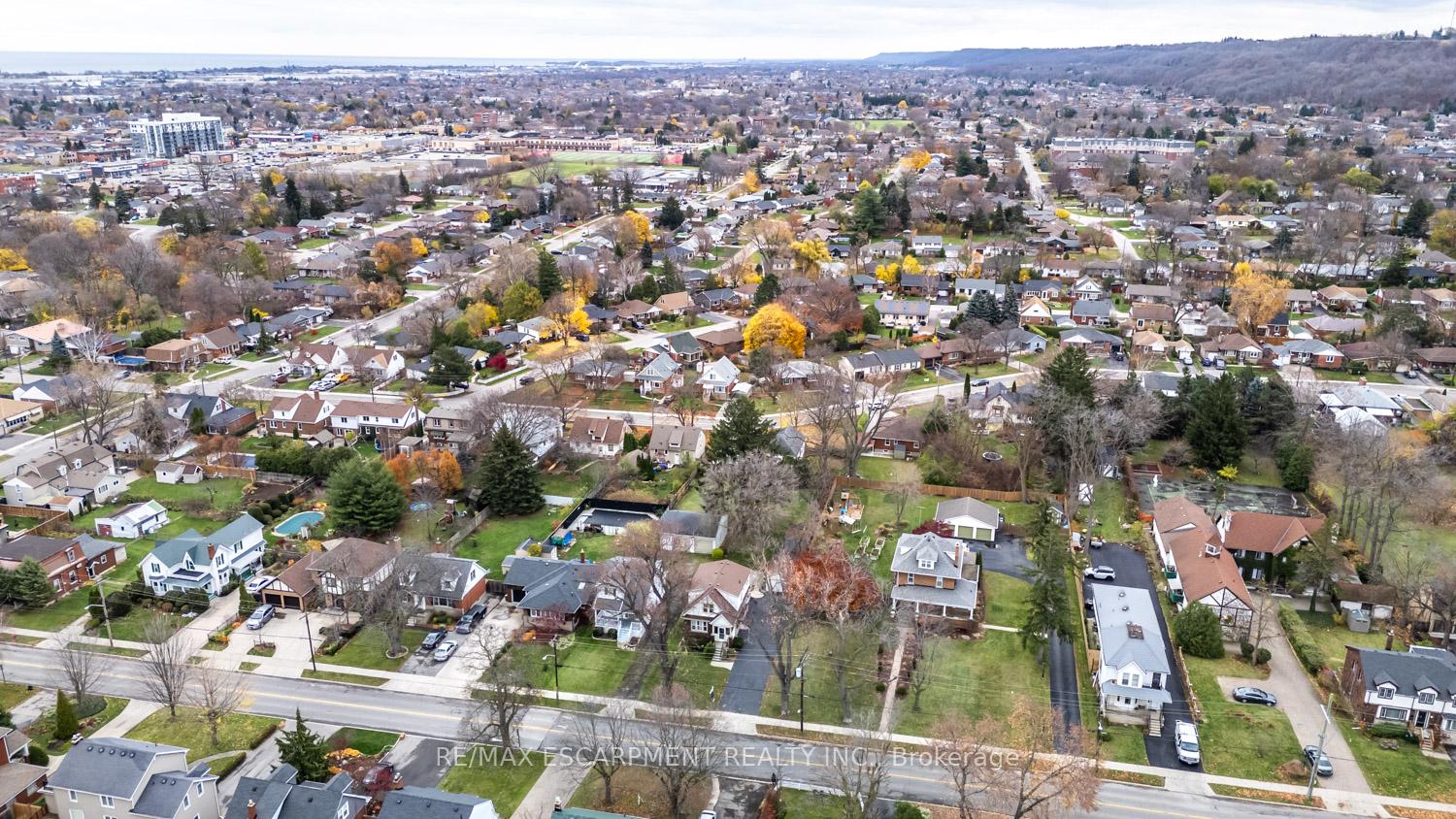 Photo 34 of 60 Lake Avenue Drive, Hamilton, Stoney Creek — HOMEH