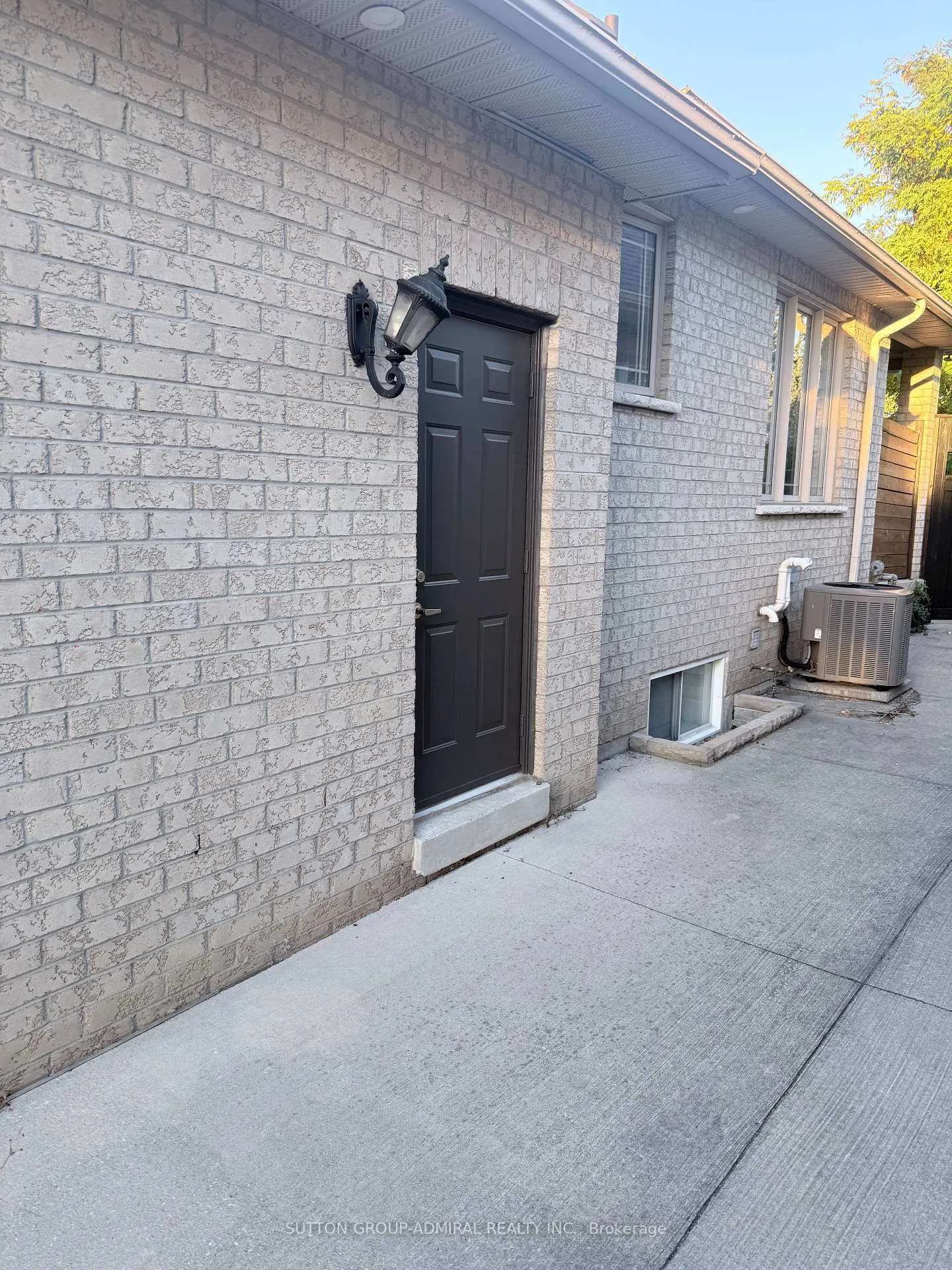 Photo of 452 Athabasca Drive