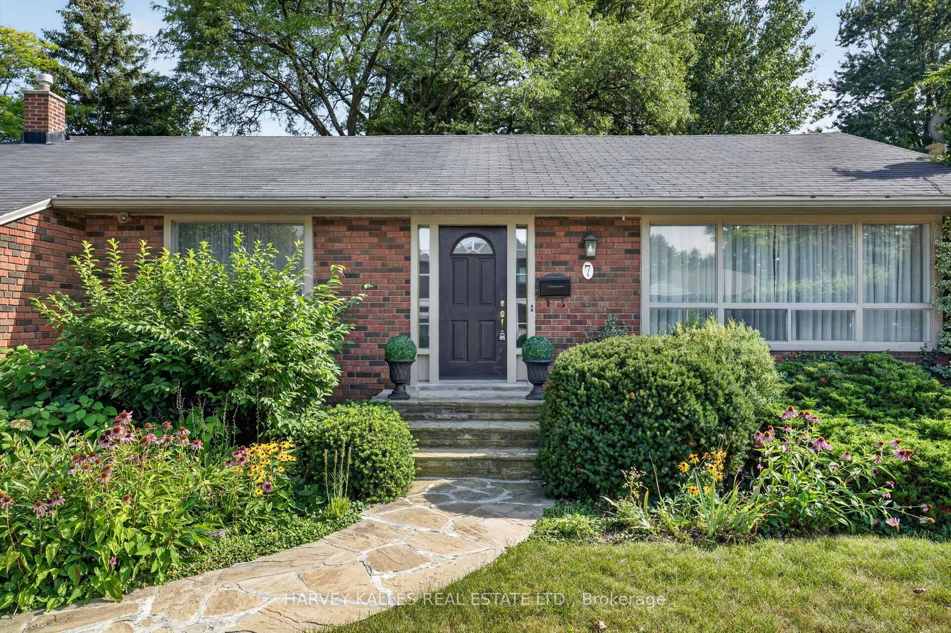 Photo 2 of 7 Greening Crescent, Etobicoke, Princess-Rosethorn — HOMEH