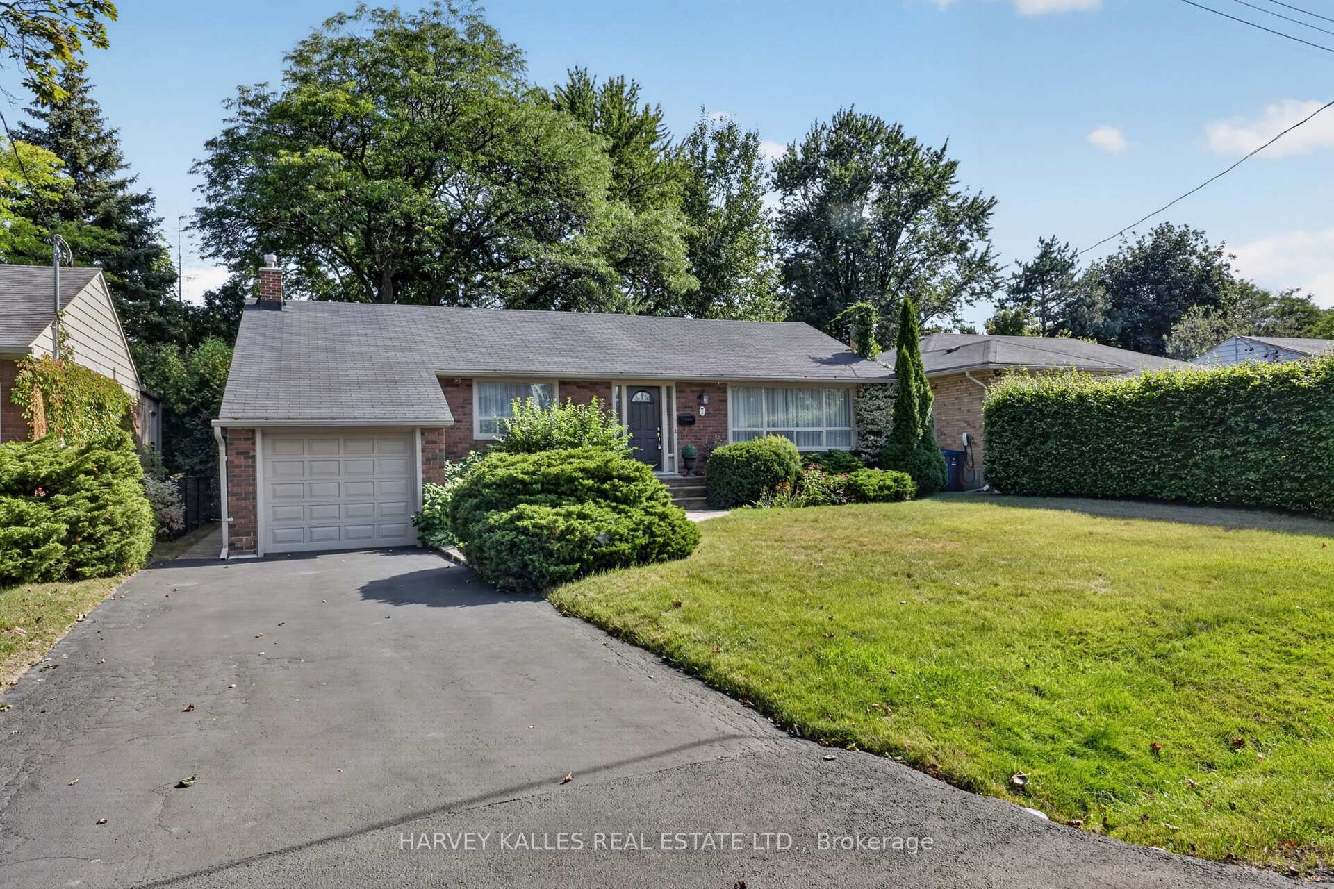 Photo 3 of 7 Greening Crescent, Etobicoke, Princess-Rosethorn — HOMEH