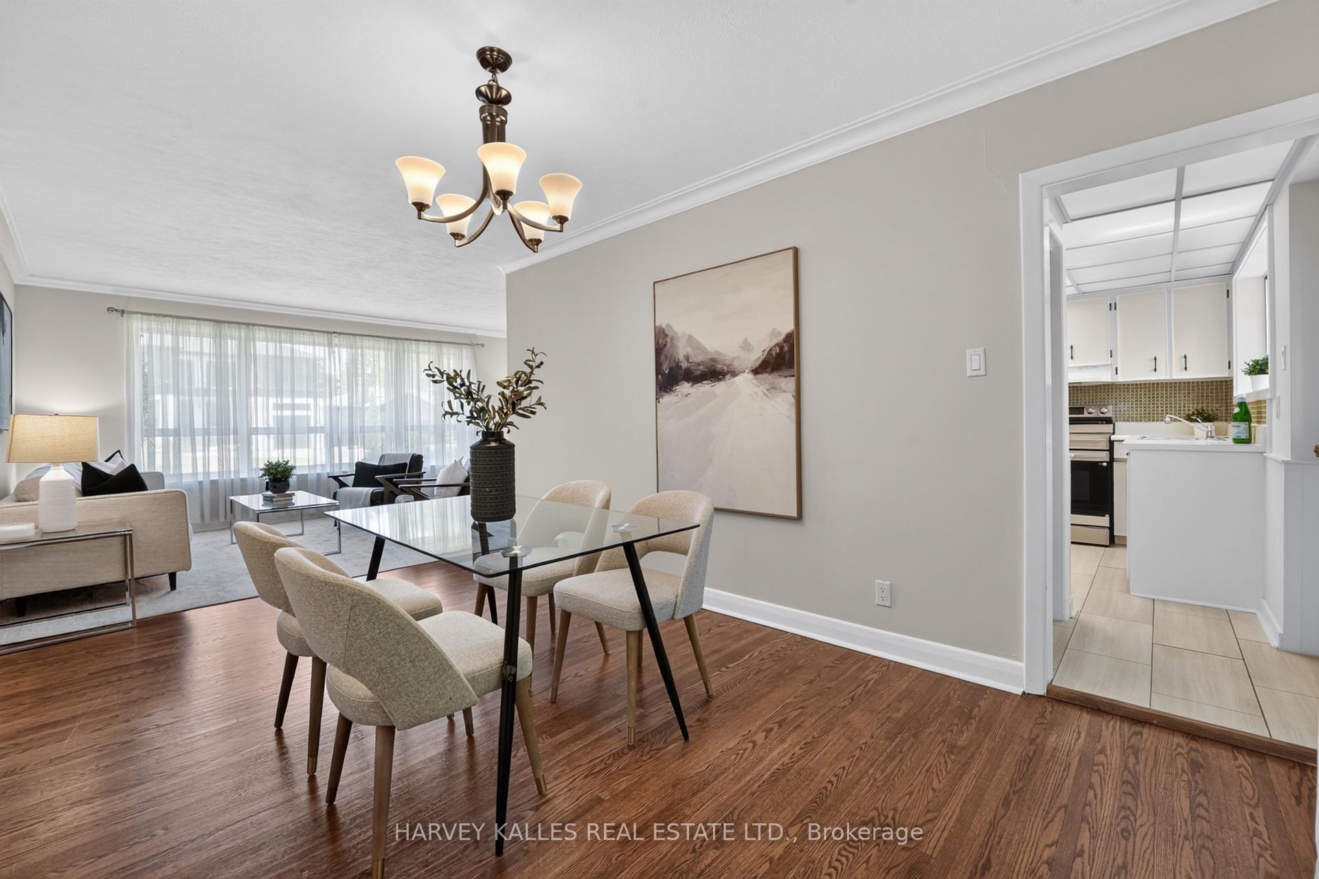 Photo 11 of 7 Greening Crescent, Etobicoke, Princess-Rosethorn — HOMEH