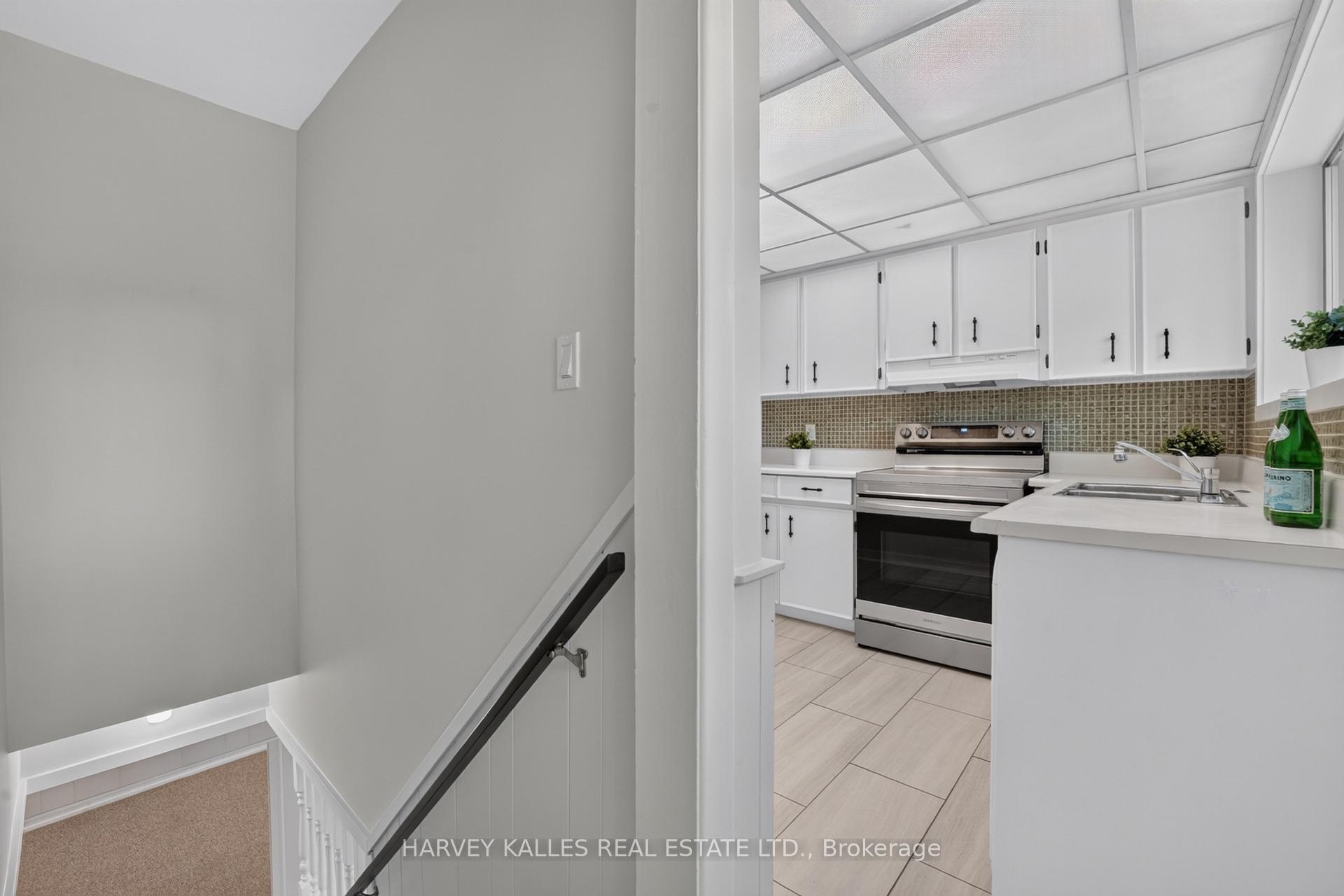 Photo 12 of 7 Greening Crescent, Etobicoke, Princess-Rosethorn — HOMEH