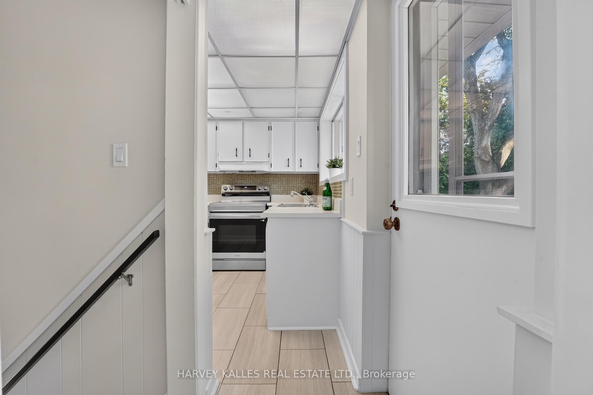 Photo 13 of 7 Greening Crescent, Etobicoke, Princess-Rosethorn — HOMEH