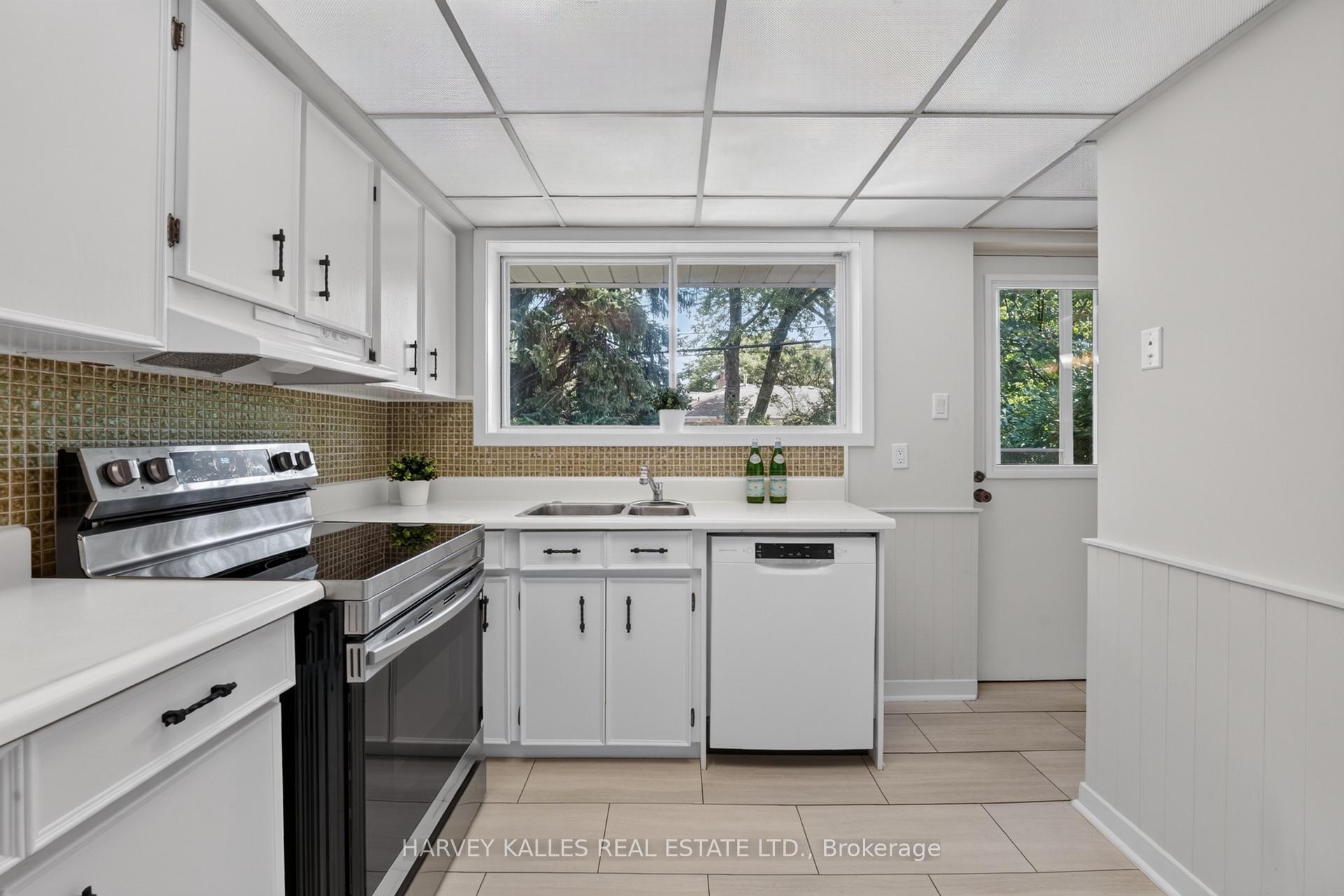 Photo 16 of 7 Greening Crescent, Etobicoke, Princess-Rosethorn — HOMEH