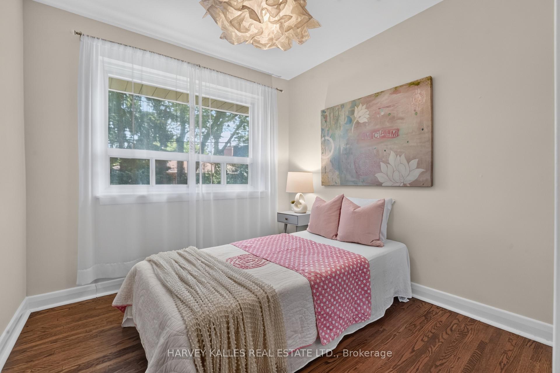 Photo 23 of 7 Greening Crescent, Etobicoke, Princess-Rosethorn — HOMEH