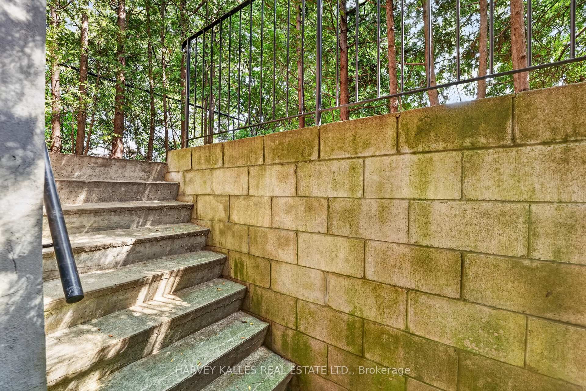 Photo 38 of 7 Greening Crescent, Etobicoke, Princess-Rosethorn — HOMEH
