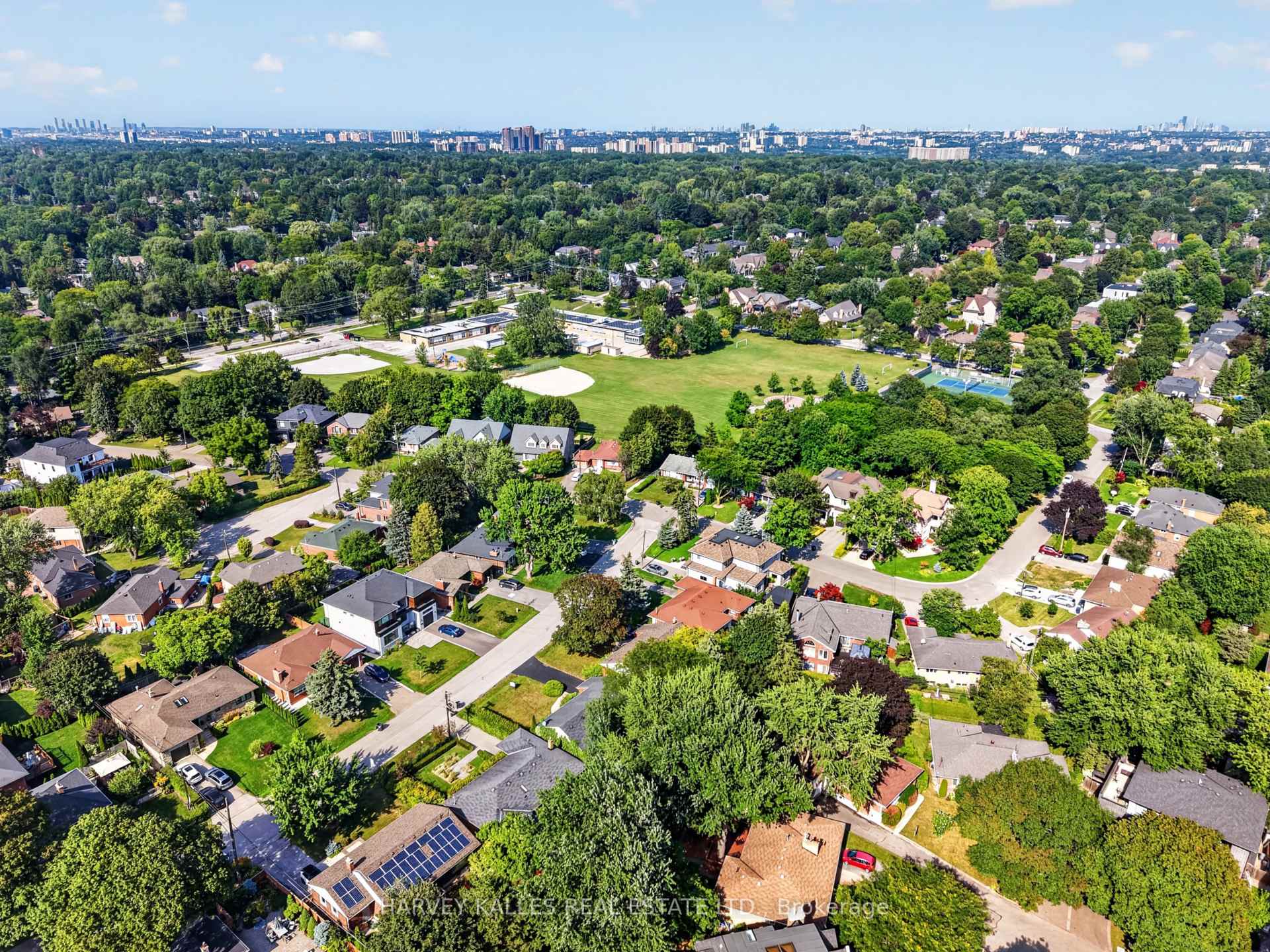 Photo 48 of 7 Greening Crescent, Etobicoke, Princess-Rosethorn — HOMEH