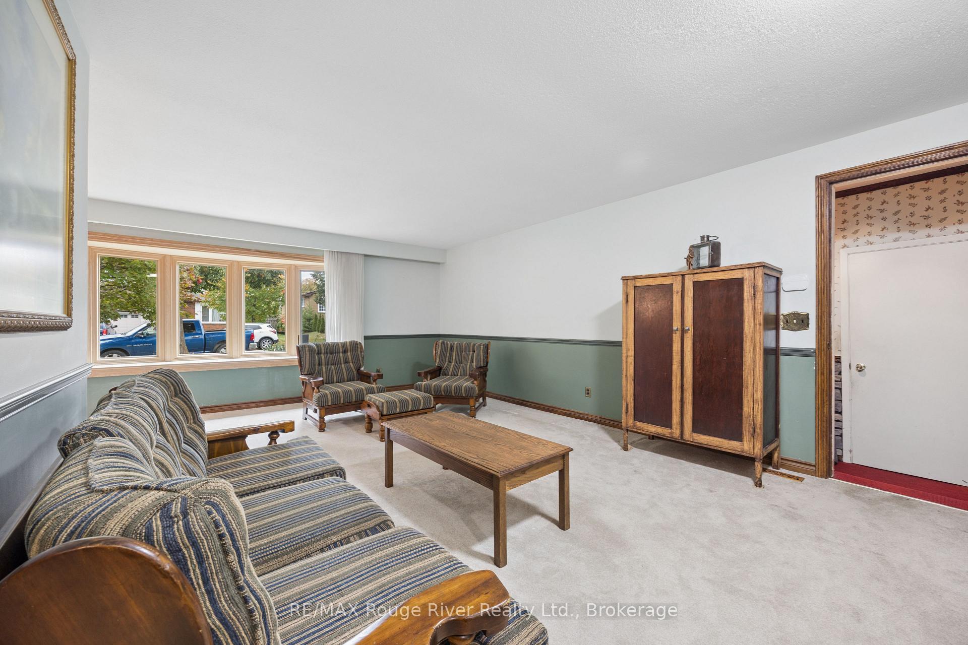 Photo 6 of 3 Heatherwood Road, Ajax, South East — HOMEH