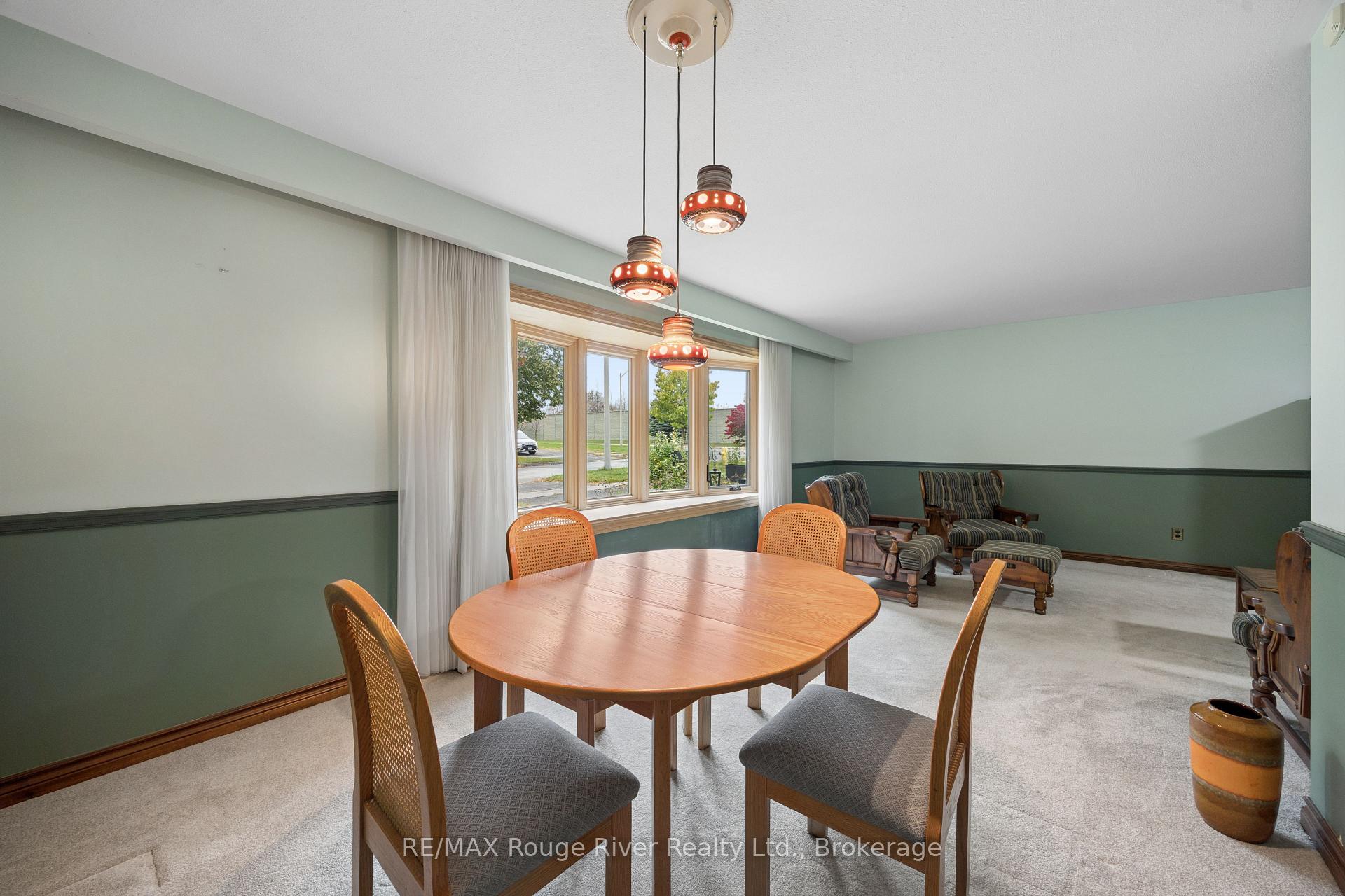 Photo 10 of 3 Heatherwood Road, Ajax, South East — HOMEH