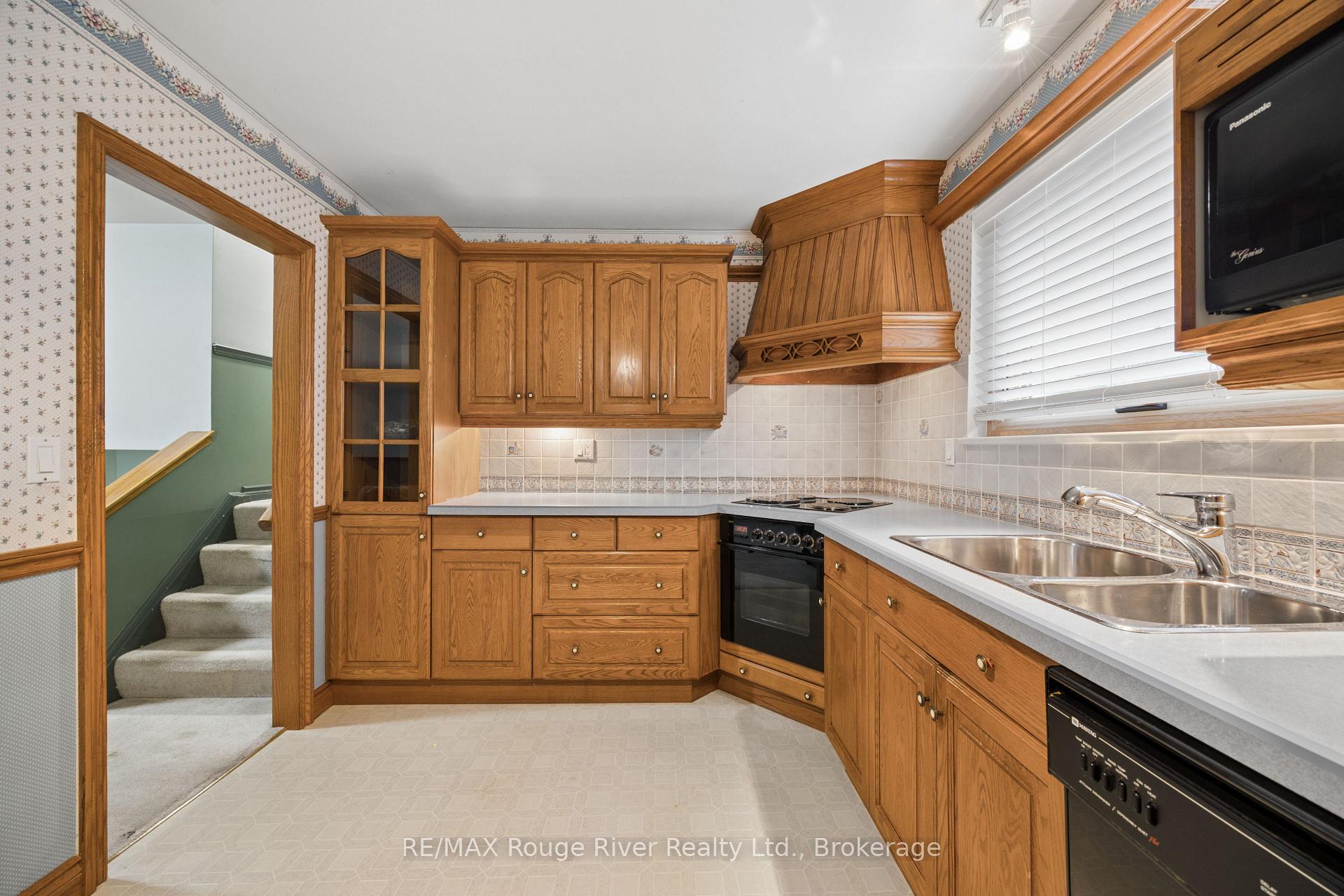 Photo 13 of 3 Heatherwood Road, Ajax, South East — HOMEH