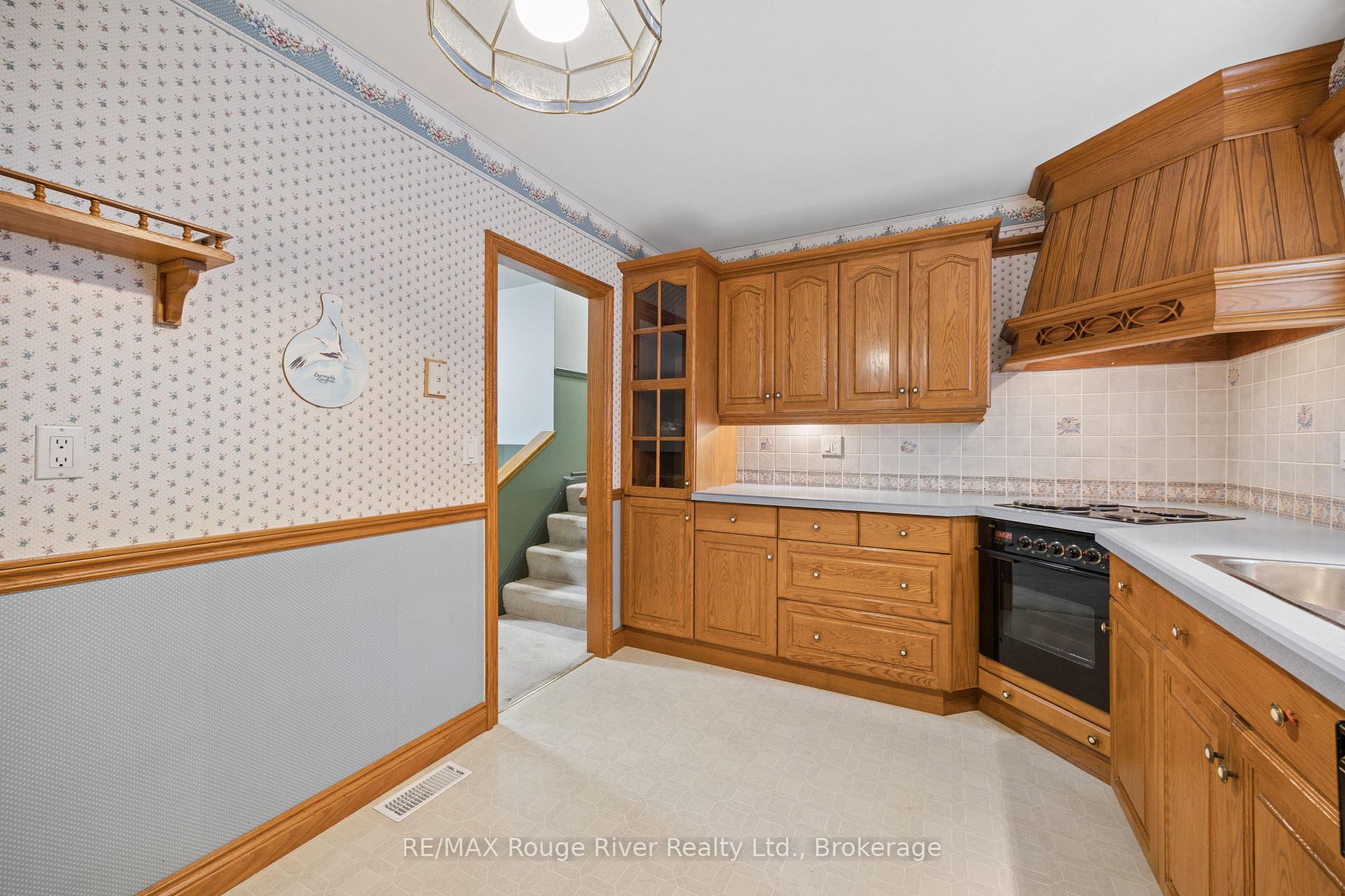 Photo 14 of 3 Heatherwood Road, Ajax, South East — HOMEH