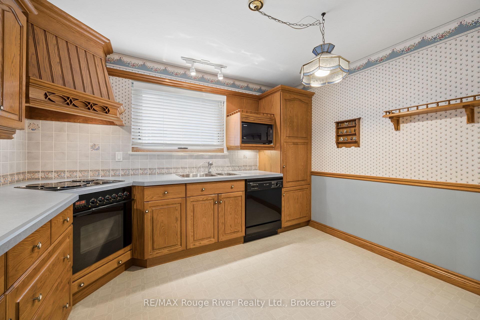 Photo 15 of 3 Heatherwood Road, Ajax, South East — HOMEH