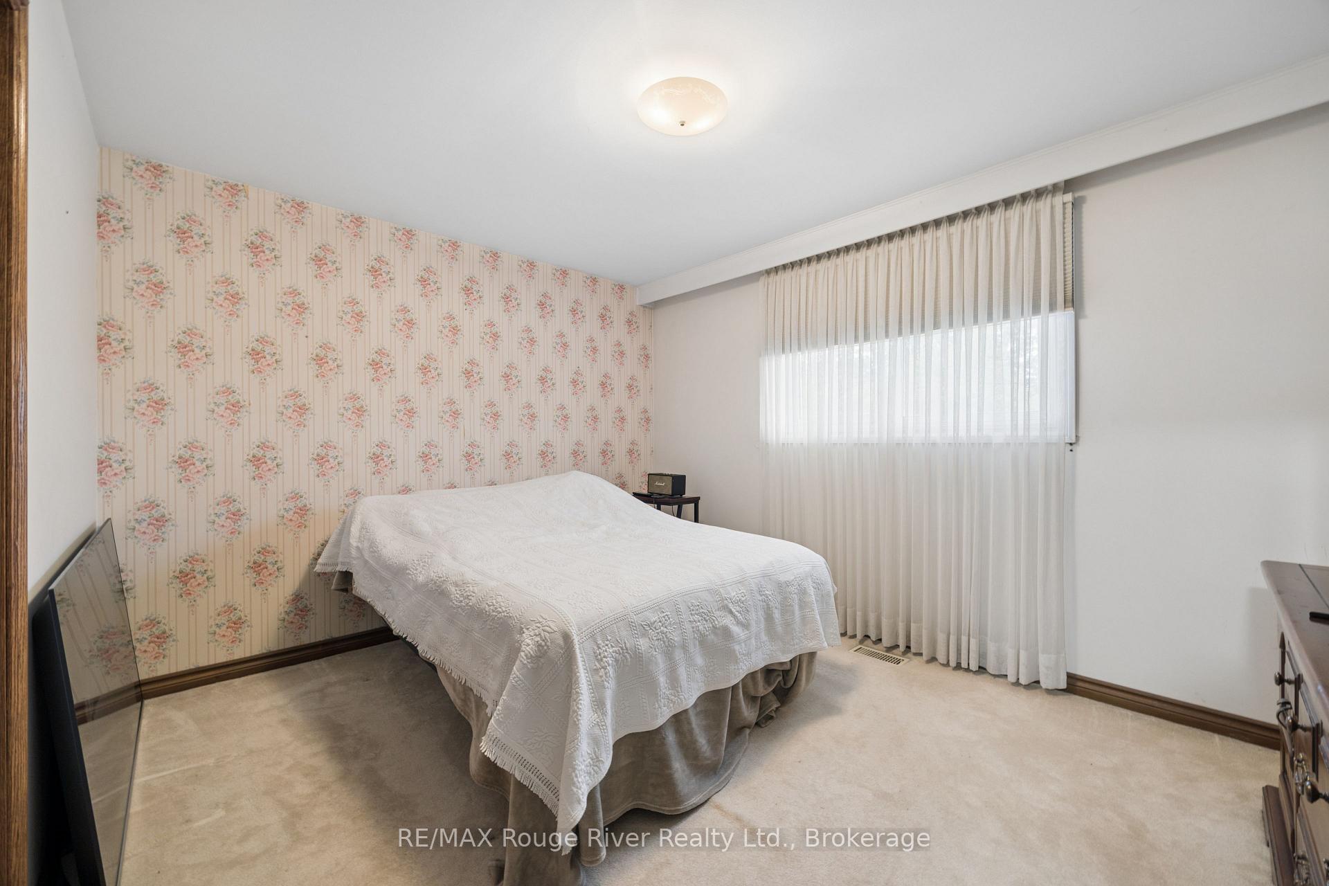 Photo 17 of 3 Heatherwood Road, Ajax, South East — HOMEH