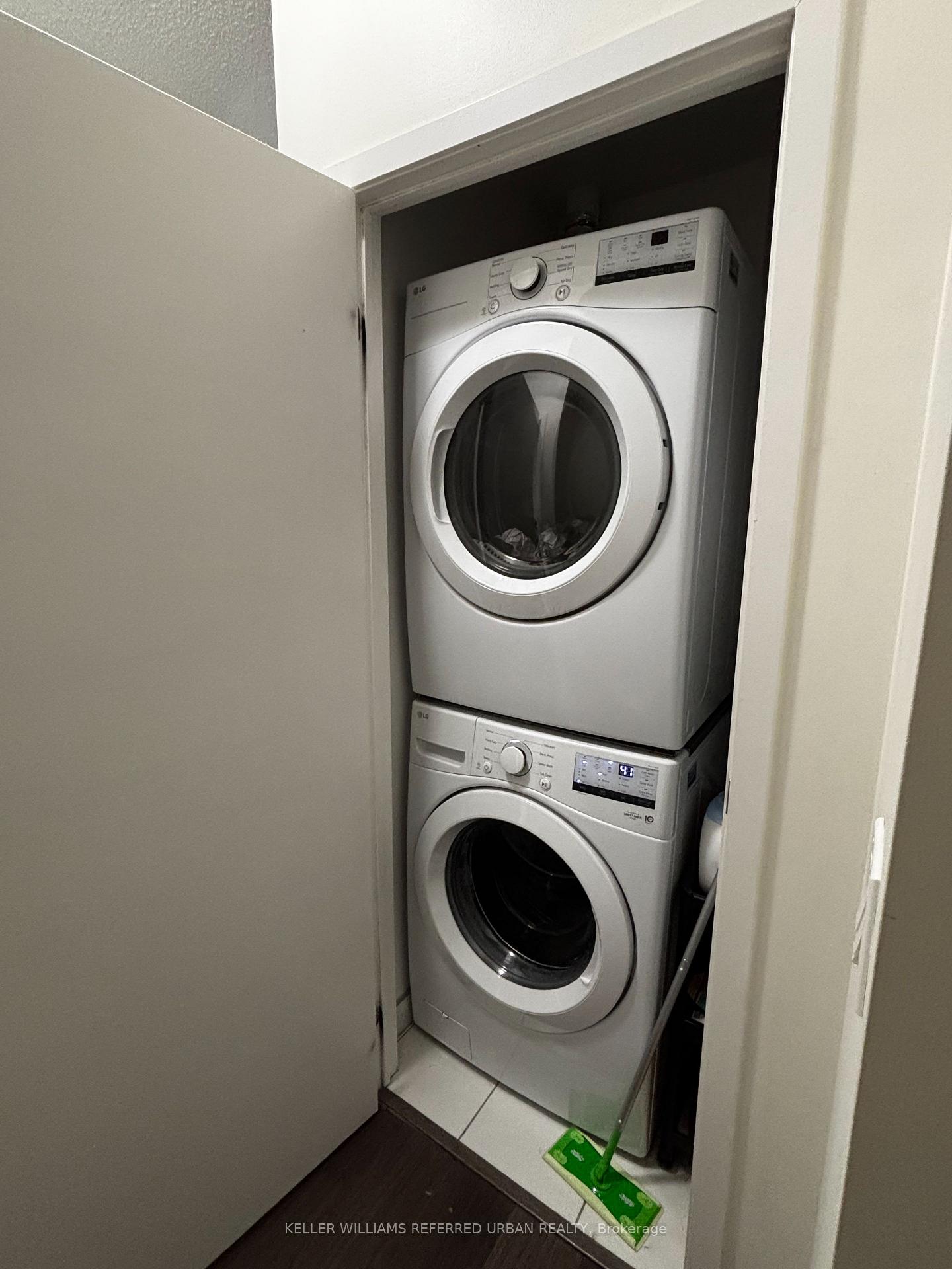 Photo 7 of Unit 415, 98 Lillian Street, Toronto, Mount Pleasant West — HOMEH