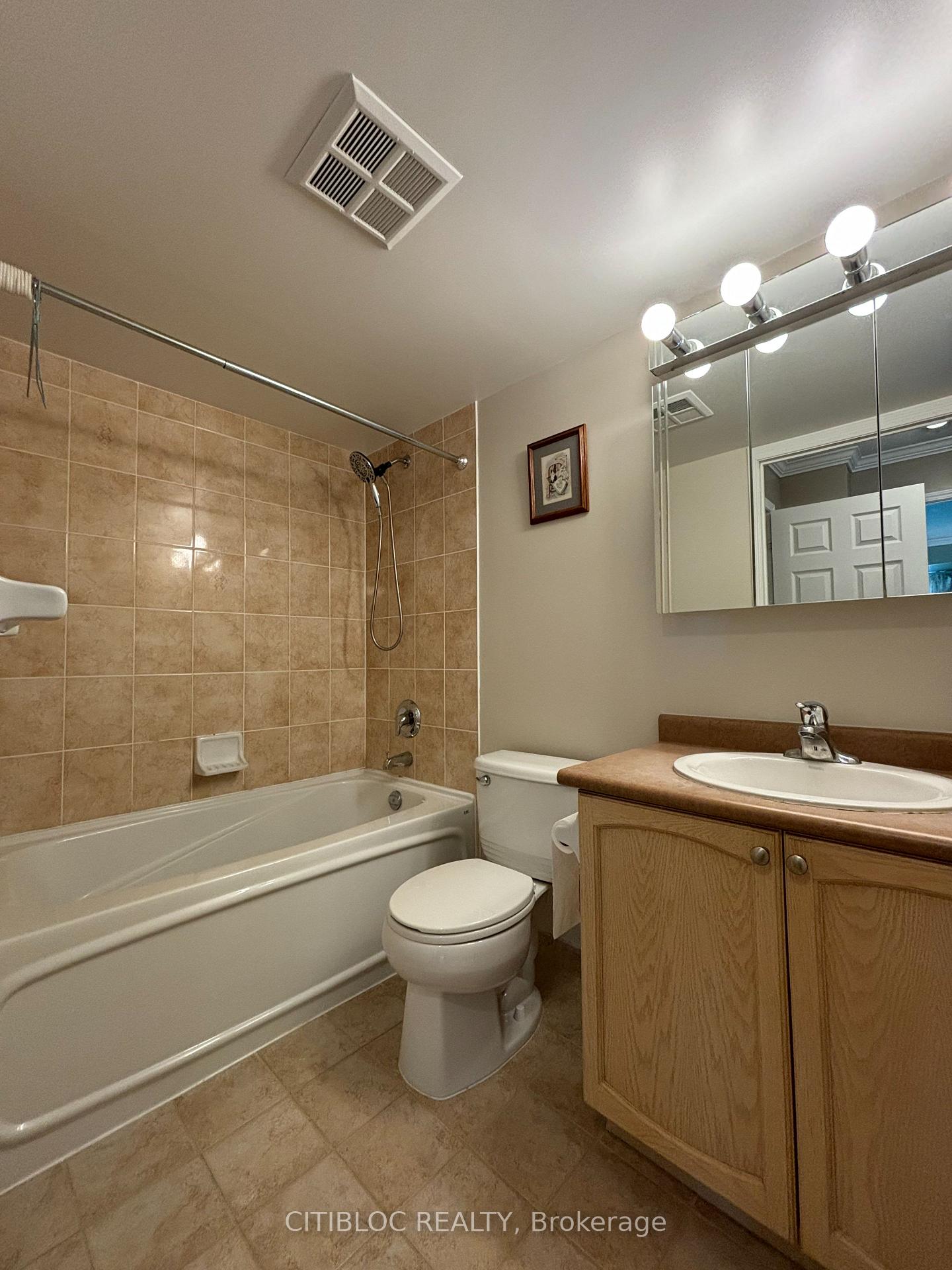 Photo 4 of Unit 708, 23 Oneida Crescent, Richmond Hill, Langstaff — HOMEH