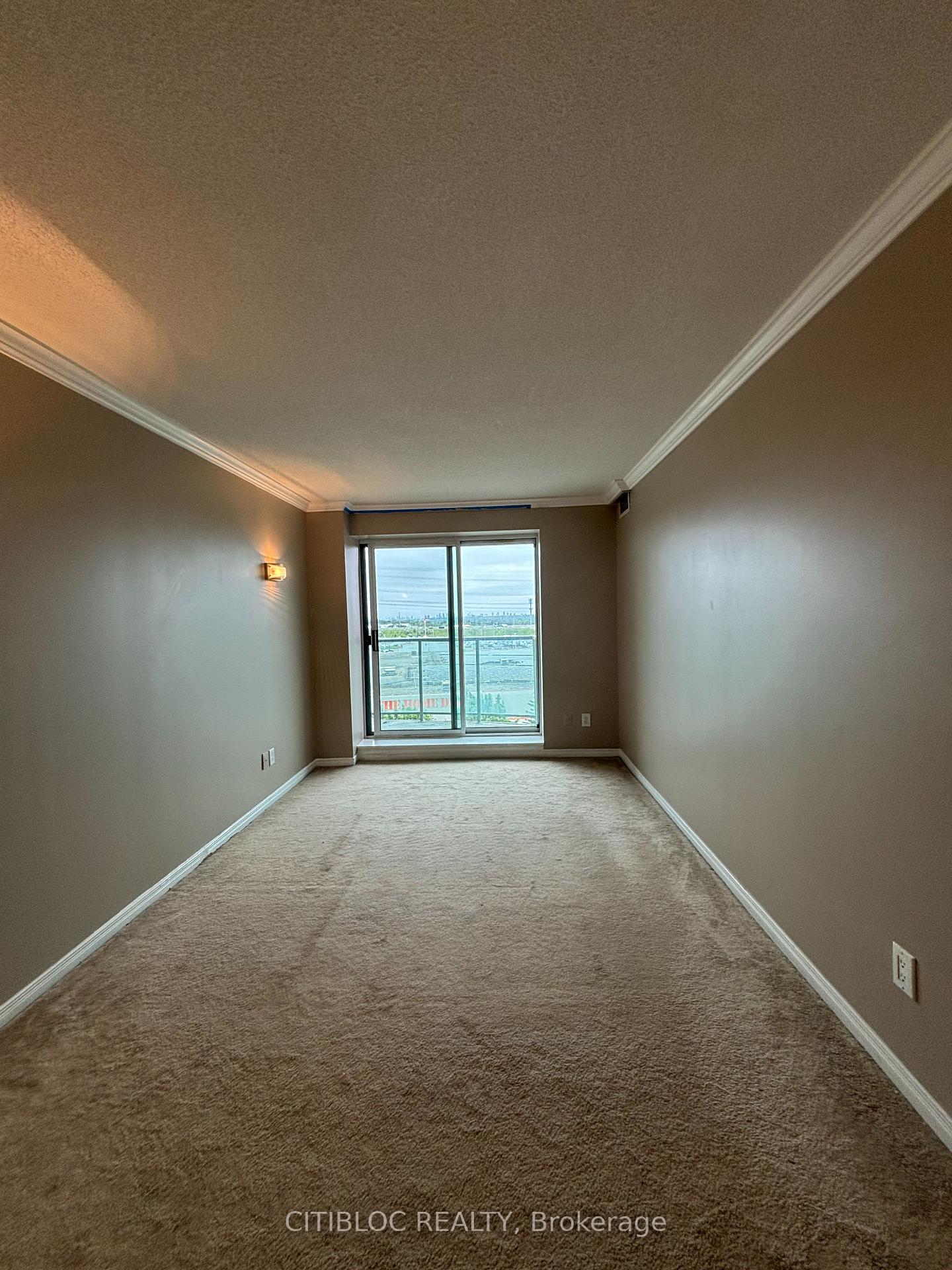 Photo 6 of Unit 708, 23 Oneida Crescent, Richmond Hill, Langstaff — HOMEH