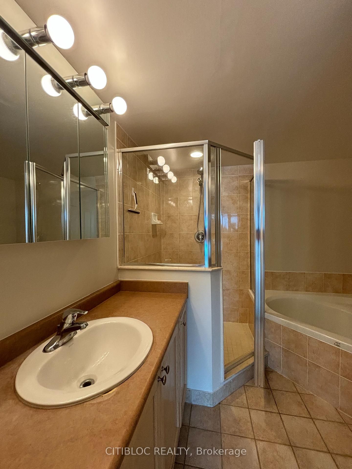 Photo 7 of Unit 708, 23 Oneida Crescent, Richmond Hill, Langstaff — HOMEH