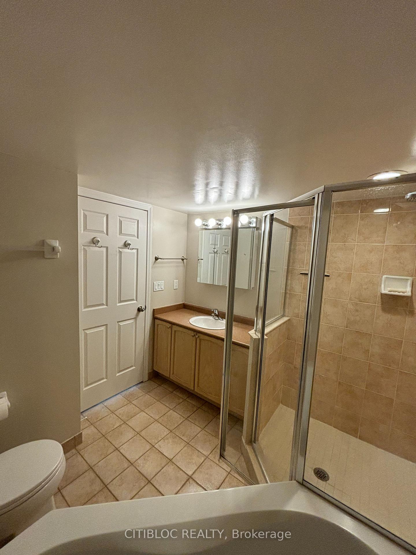 Photo 8 of Unit 708, 23 Oneida Crescent, Richmond Hill, Langstaff — HOMEH
