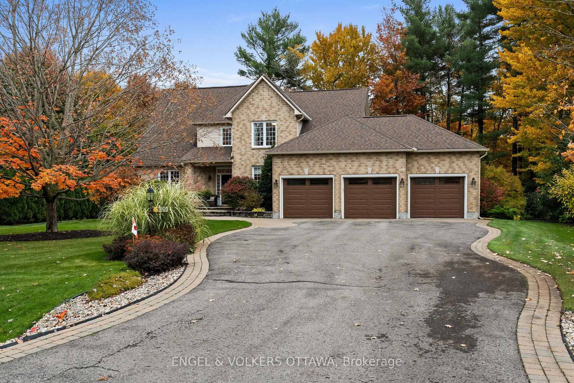 Photo 2 of 1629 Shauna Crescent, Ottawa, Greely — HOMEH