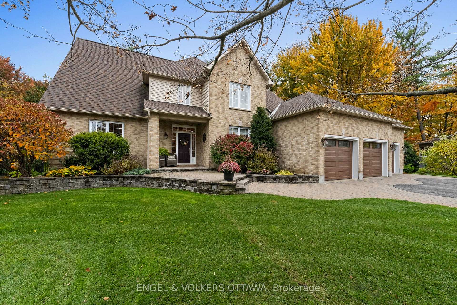 Photo 3 of 1629 Shauna Crescent, Ottawa, Greely — HOMEH
