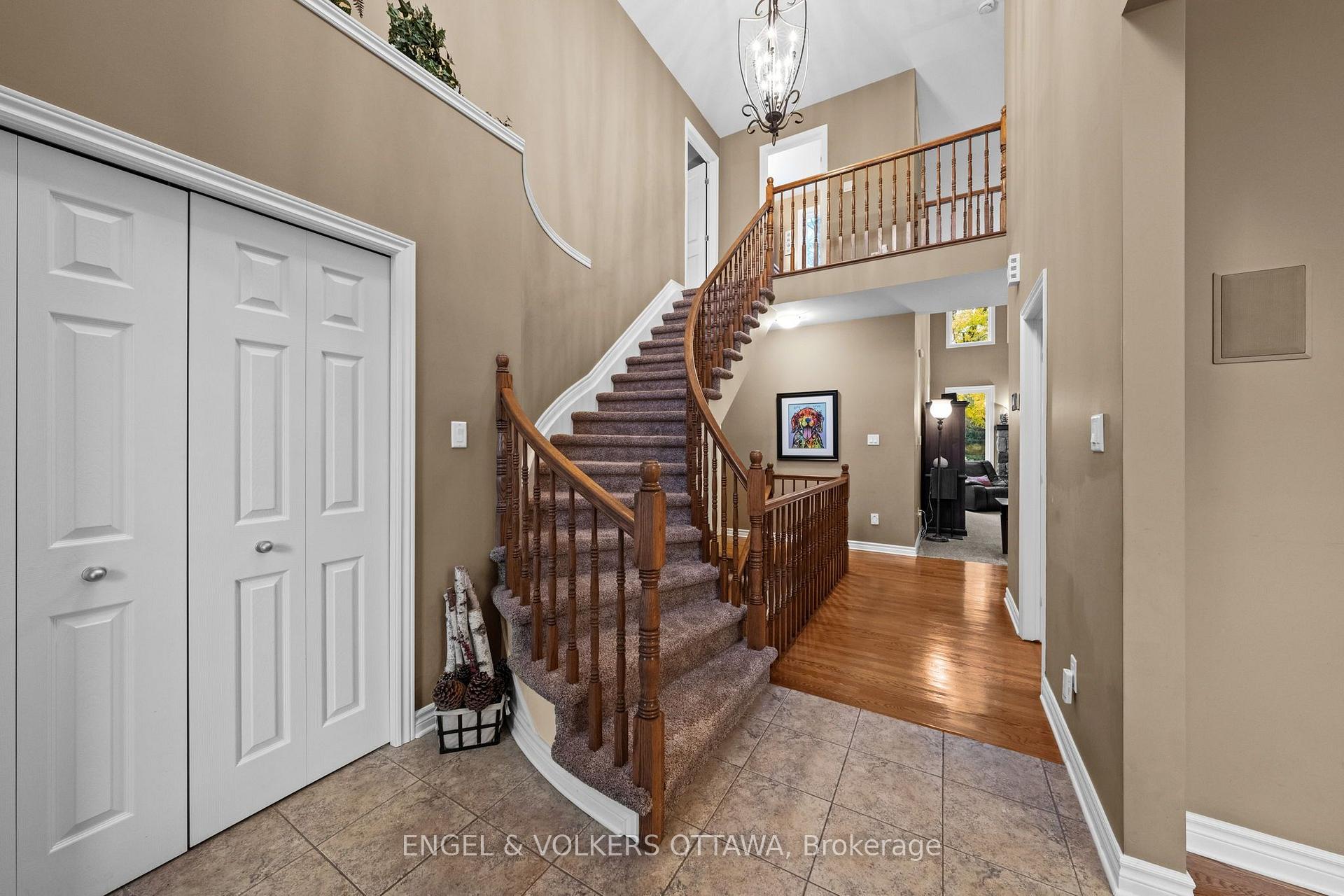 Photo 4 of 1629 Shauna Crescent, Ottawa, Greely — HOMEH