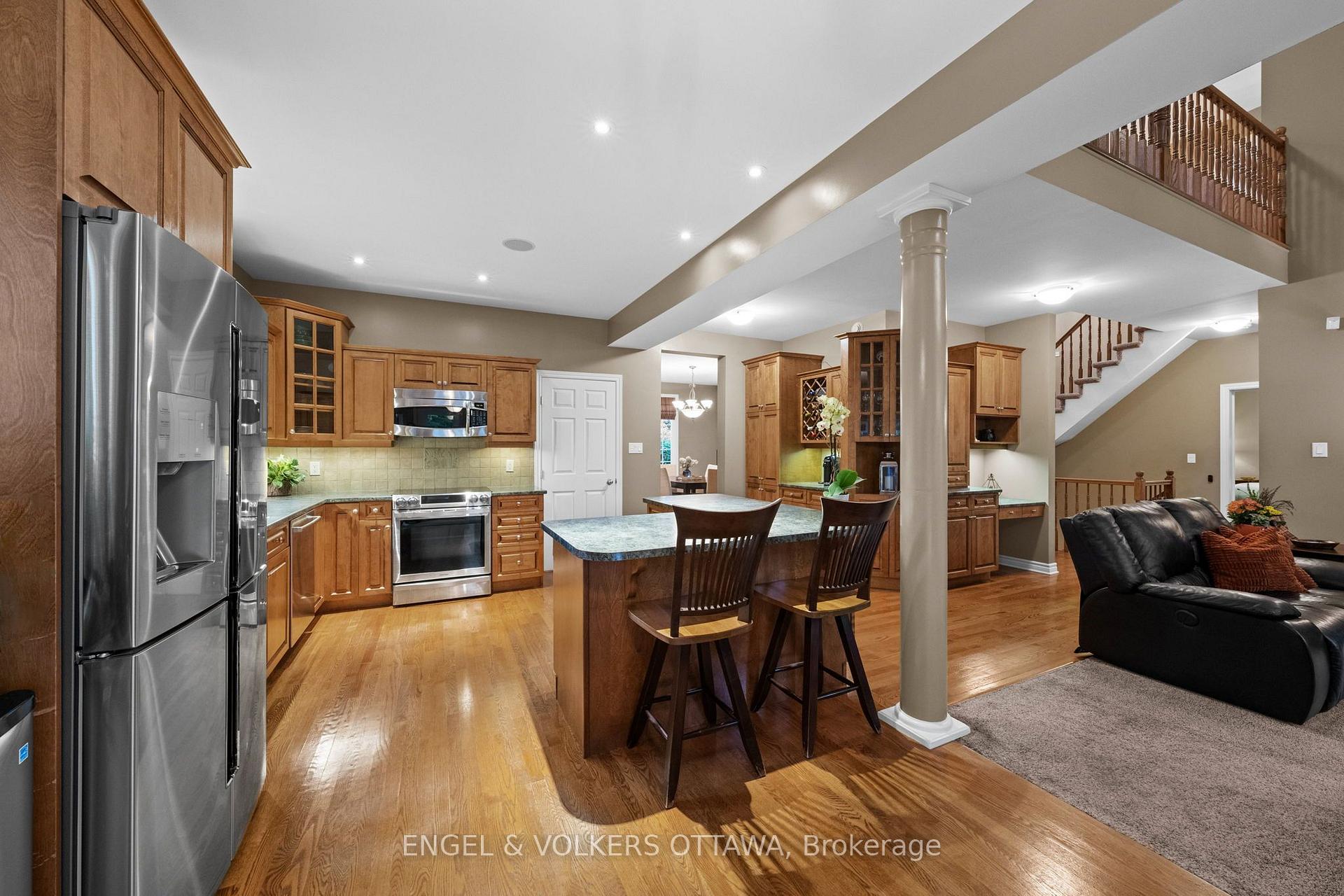 Photo 7 of 1629 Shauna Crescent, Ottawa, Greely — HOMEH