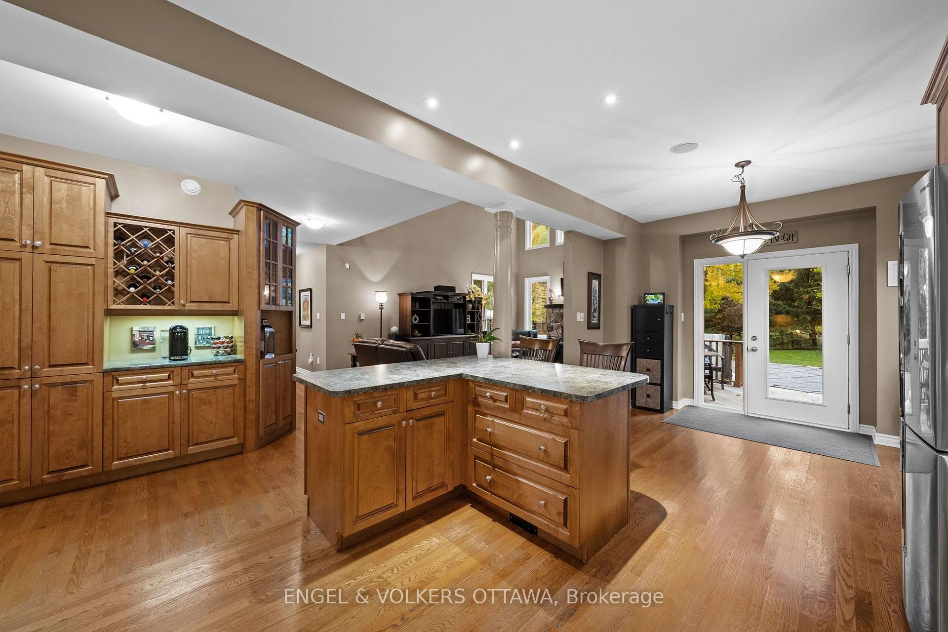Photo 10 of 1629 Shauna Crescent, Ottawa, Greely — HOMEH