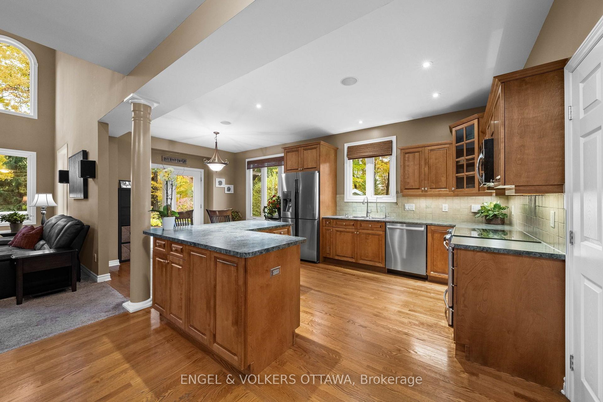 Photo 11 of 1629 Shauna Crescent, Ottawa, Greely — HOMEH